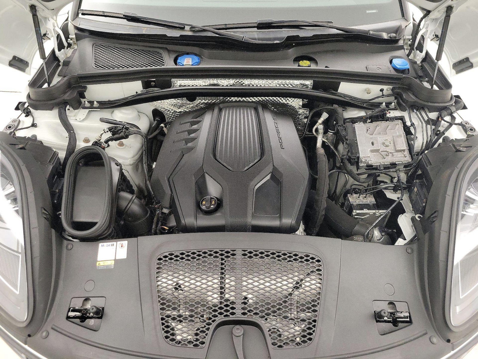 2022 Porsche Macan Base - Photo 25