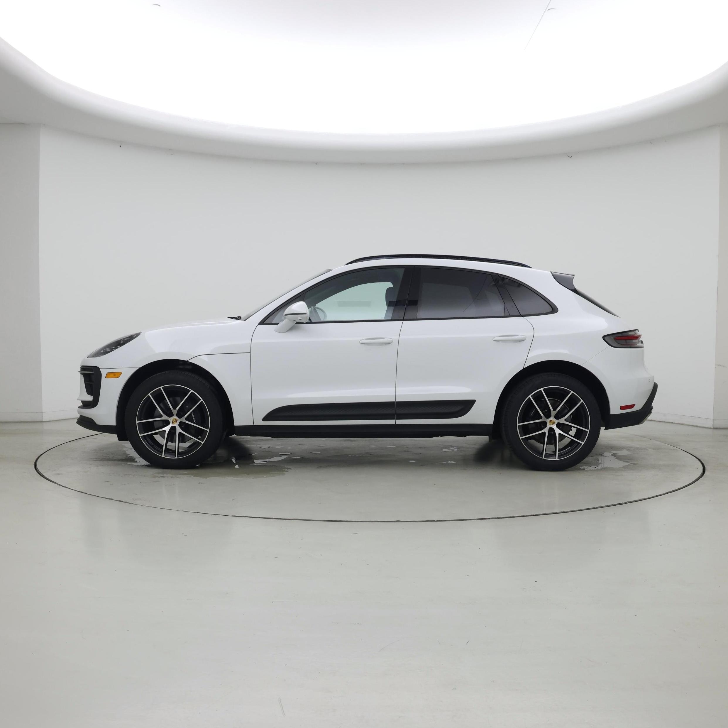 Thumbnail: 2022 Porsche Macan - 3