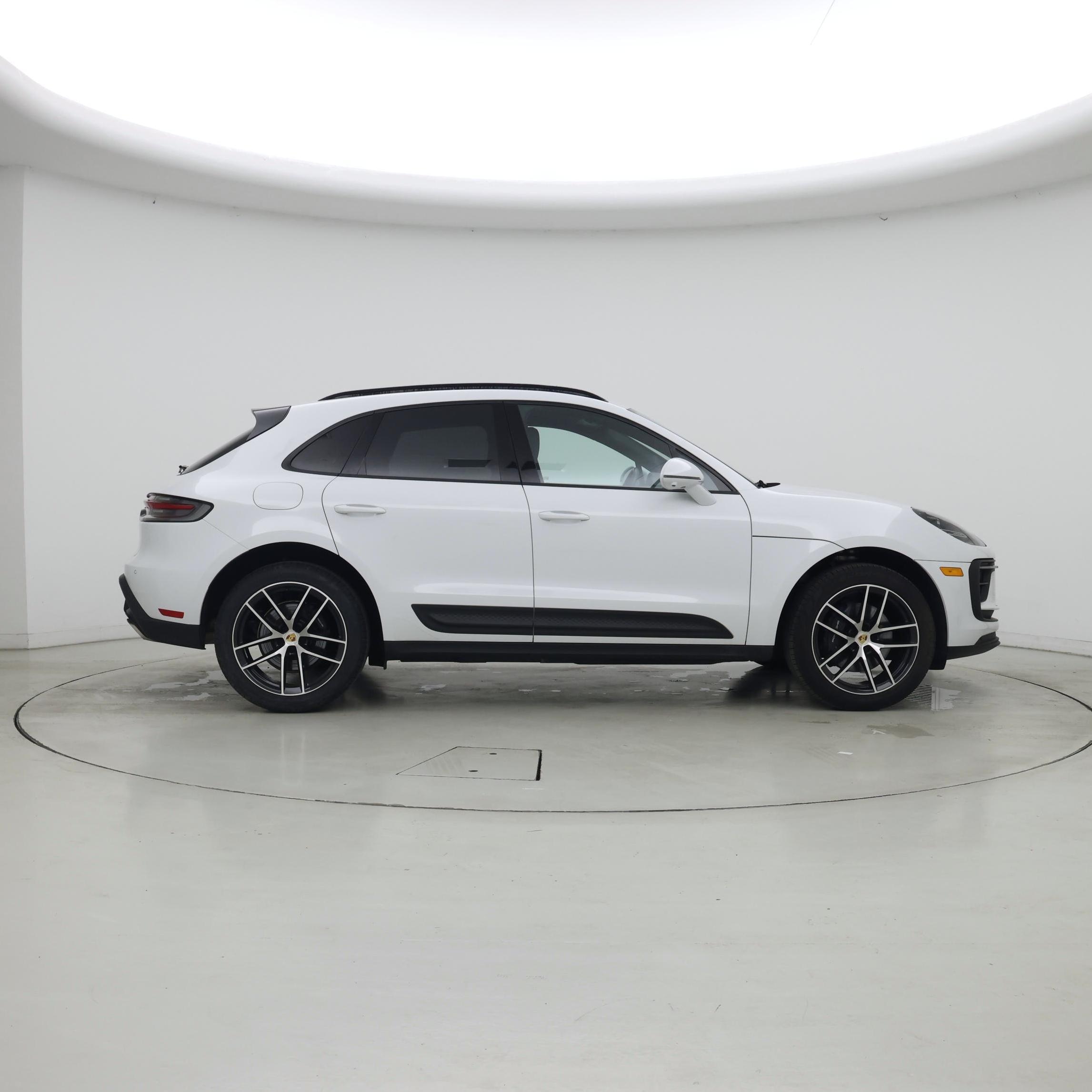 Thumbnail: 2022 Porsche Macan - 7