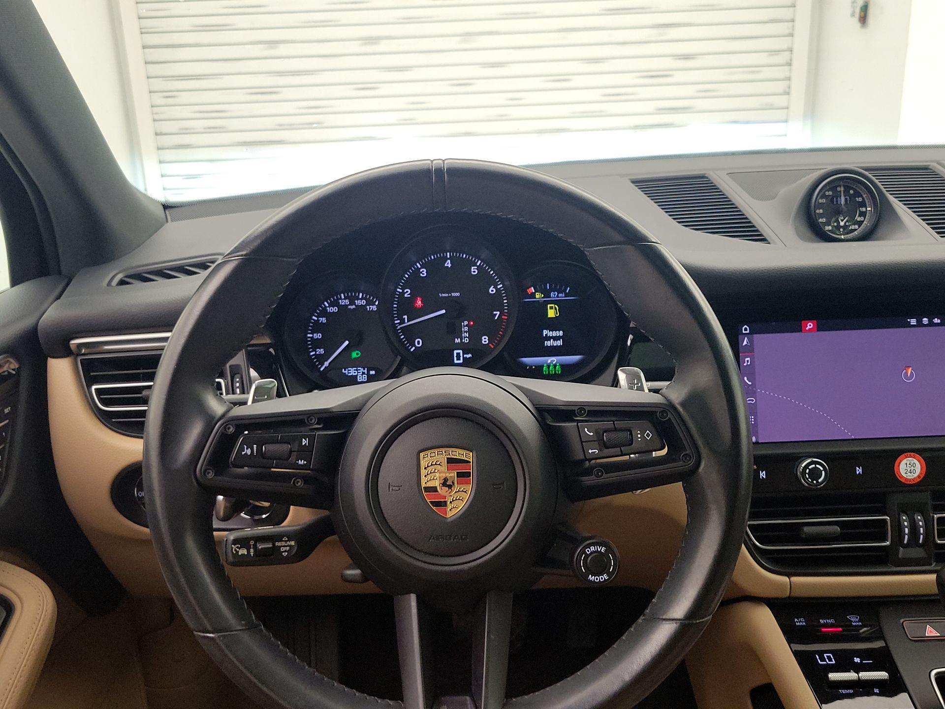 Thumbnail: 2023 Porsche Macan - 10