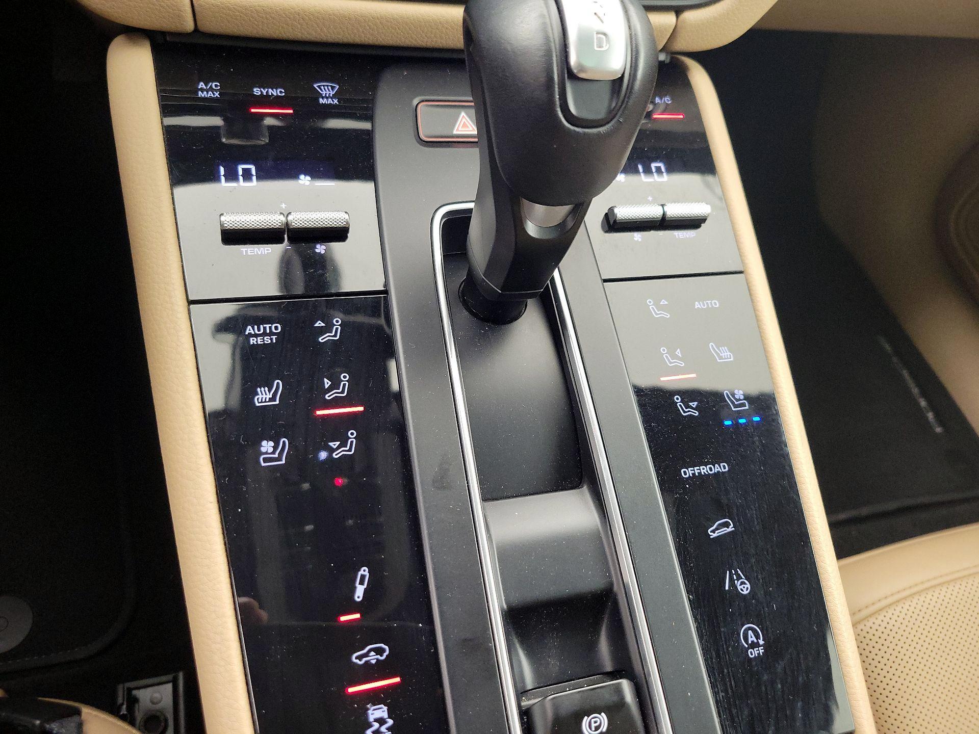 Thumbnail: 2023 Porsche Macan - 17