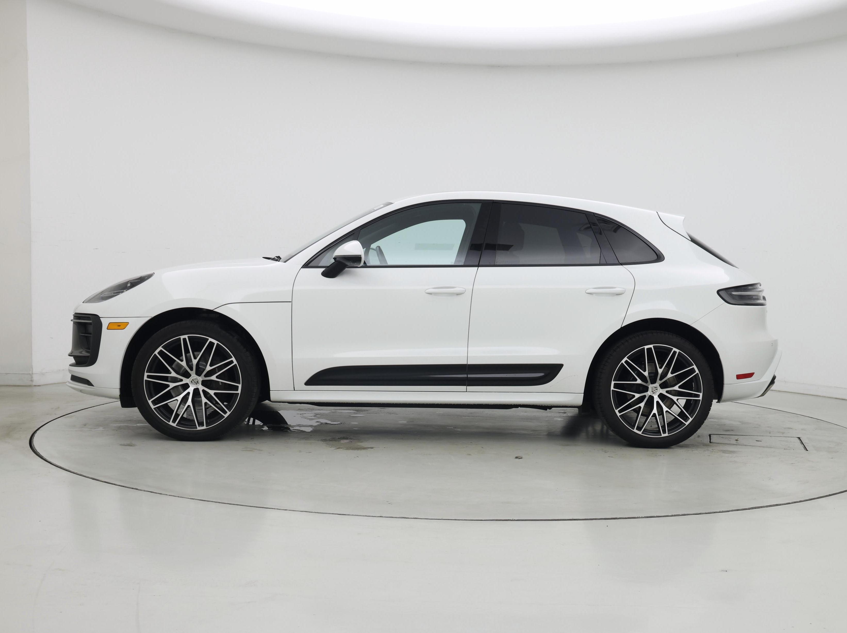 Thumbnail: 2023 Porsche Macan - 3