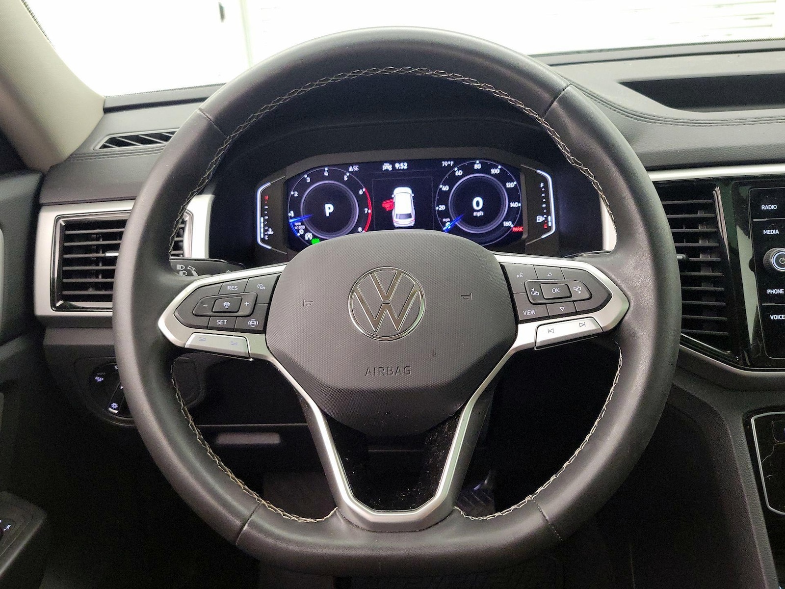 2022 Volkswagen Atlas SE w/Tech - Photo 11