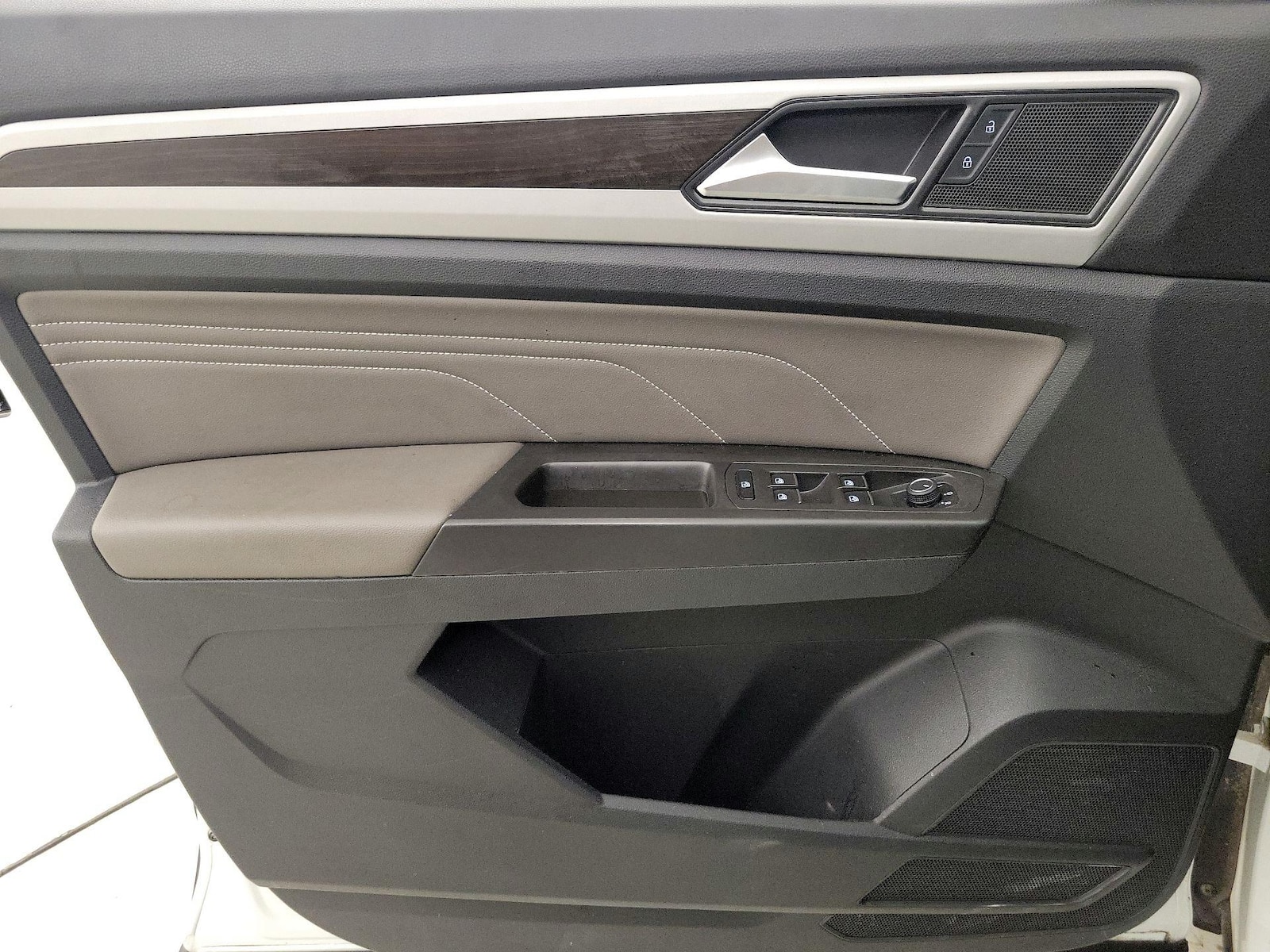 2022 Volkswagen Atlas SE w/Tech - Photo 13