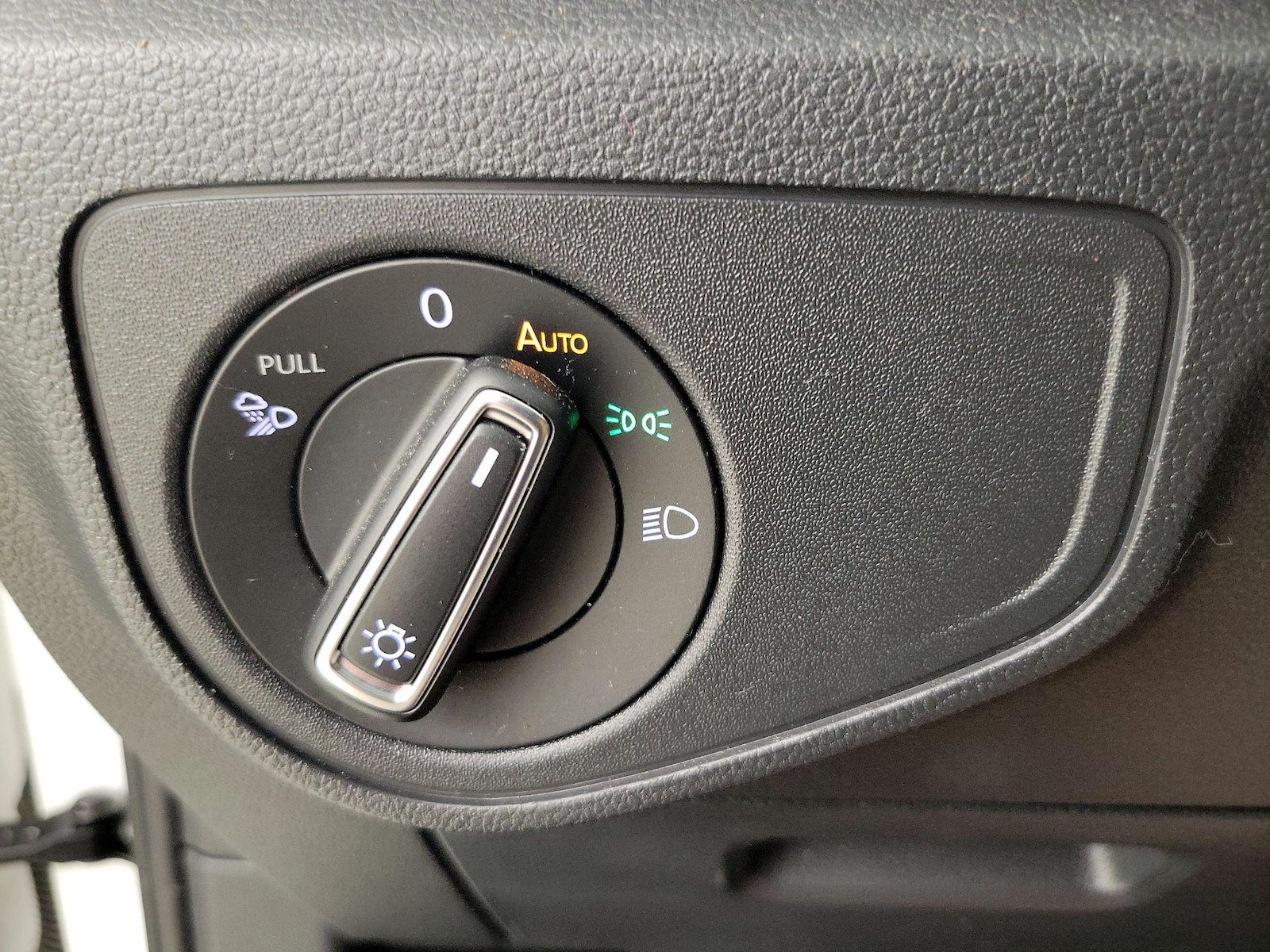 2022 Volkswagen Atlas SE w/Tech - Photo 14