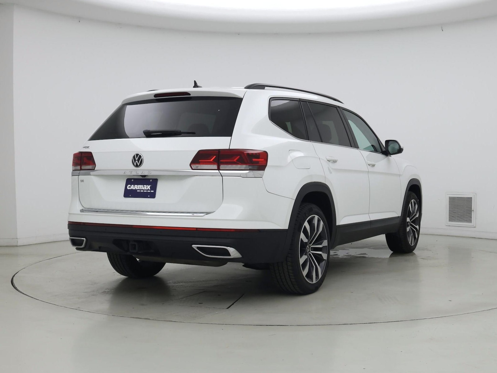 2022 Volkswagen Atlas SE w/Tech - Photo 9