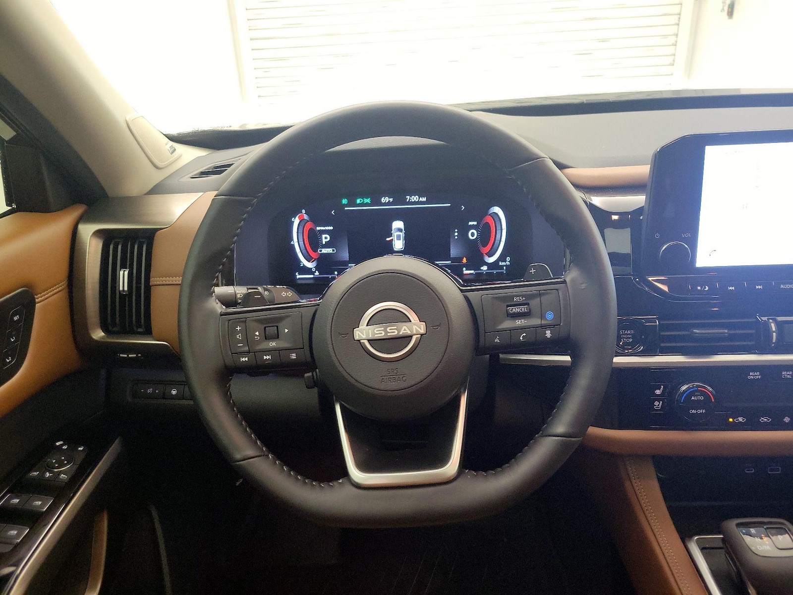 2025 Nissan Pathfinder Platinum - Photo 11