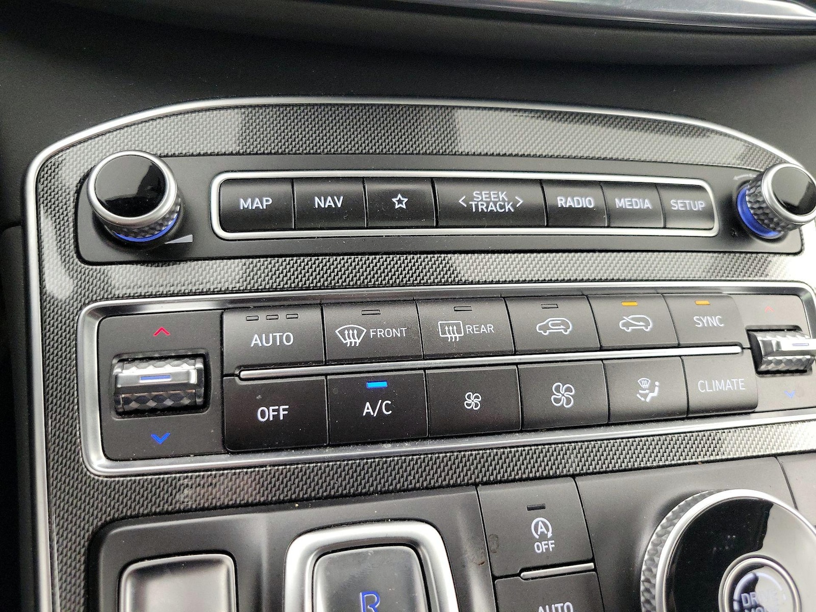 2023 Hyundai Santa Fe Limited - Photo 18