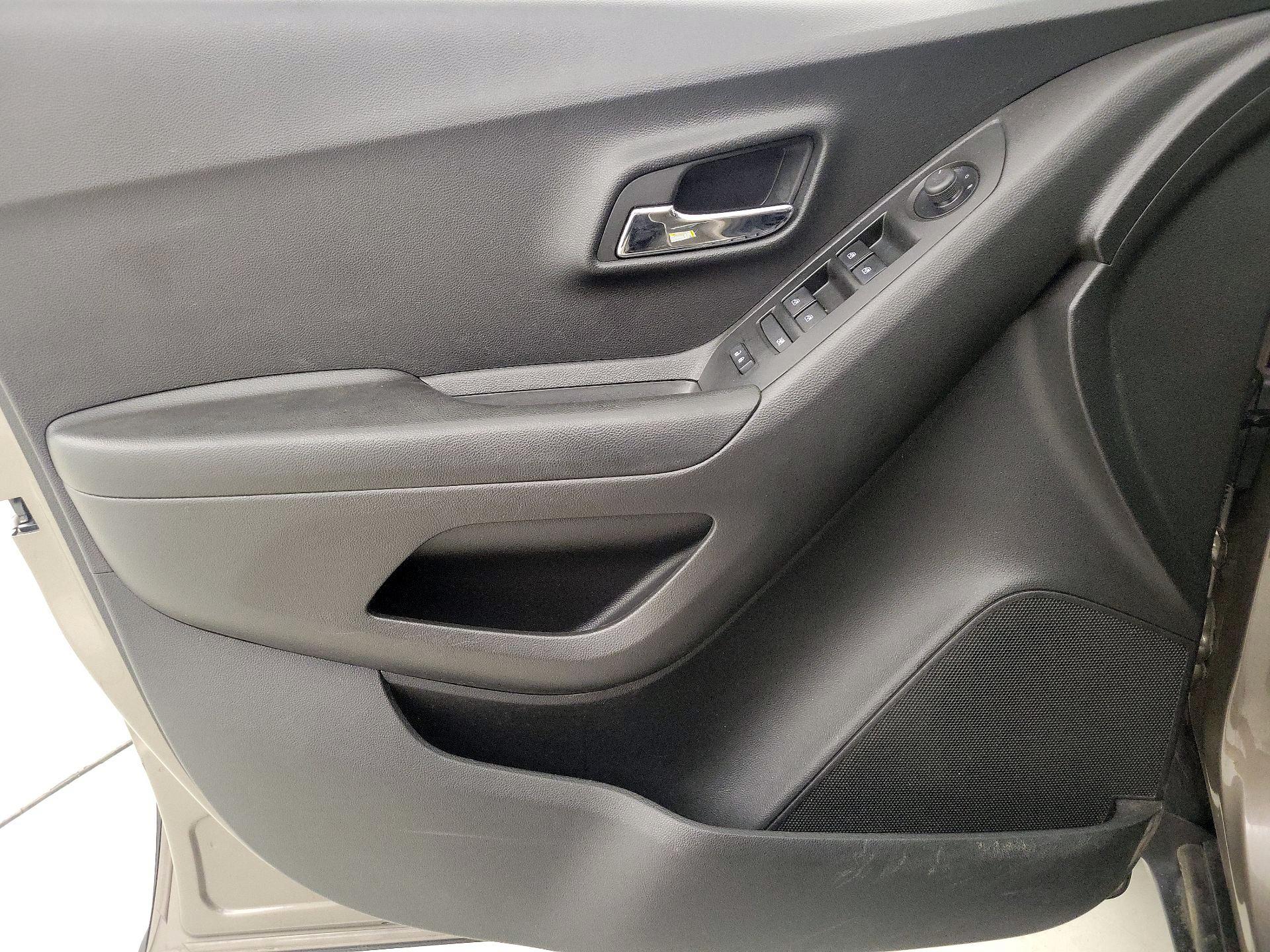 Thumbnail: 2022 Chevrolet Trax - 12