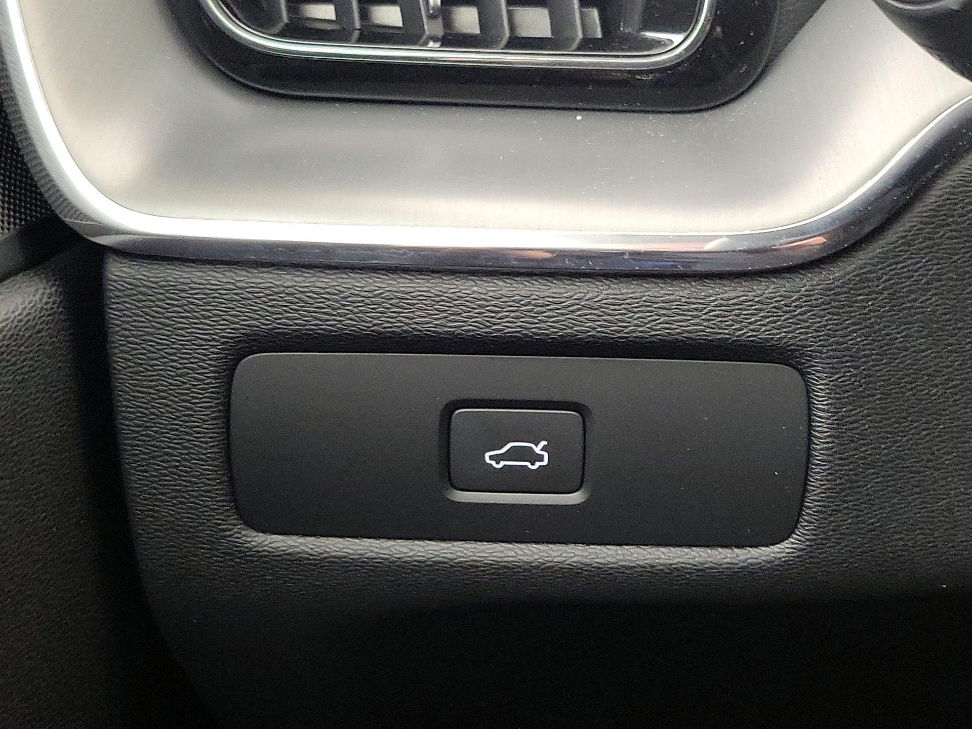 Thumbnail: 2023 Volvo XC60 - 13
