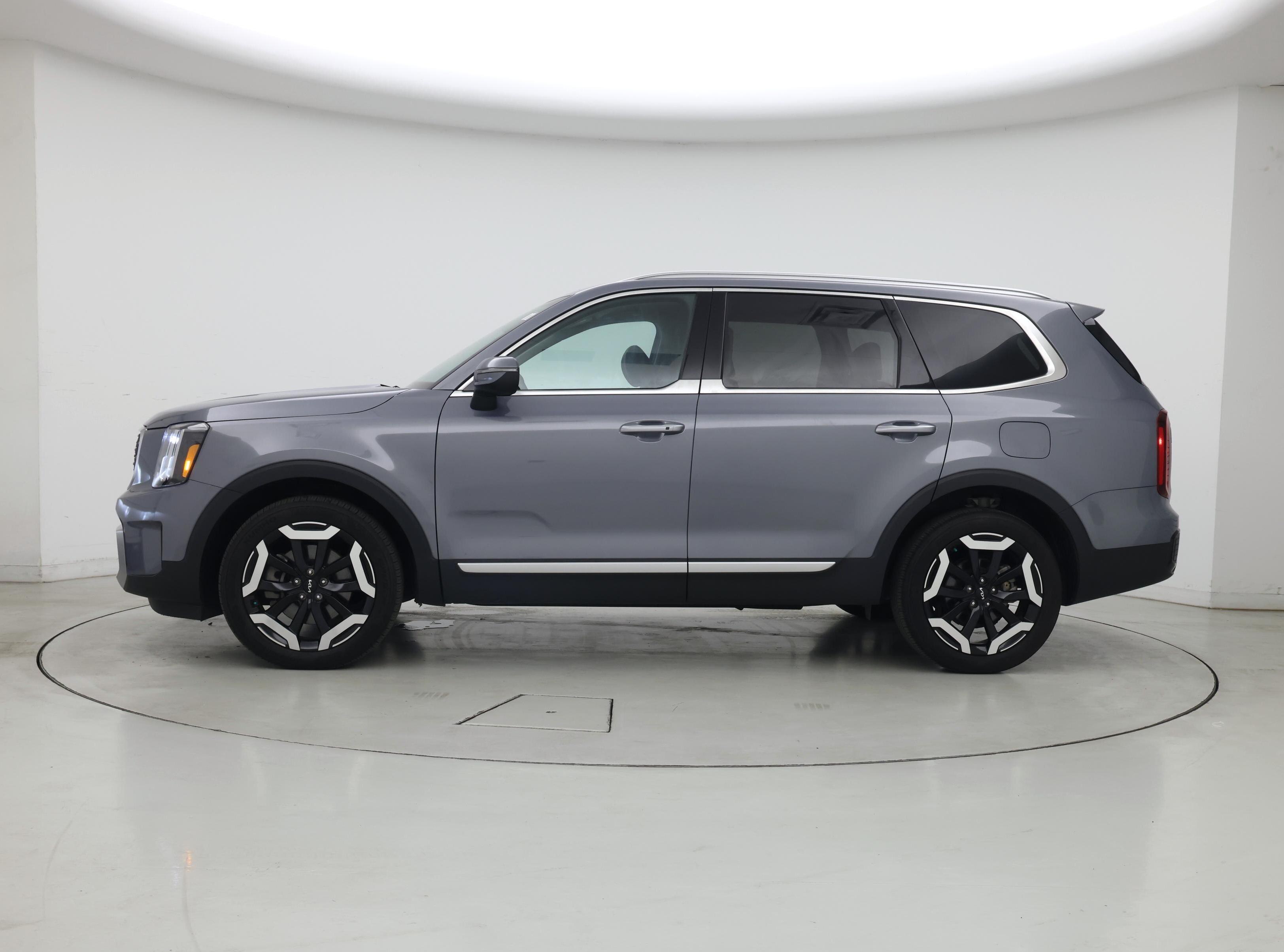 Thumbnail: 2023 Kia Telluride - 3
