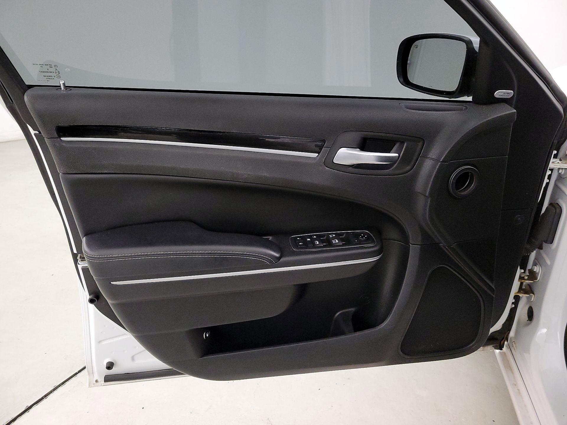 Thumbnail: 2019 Chrysler 300 - 12