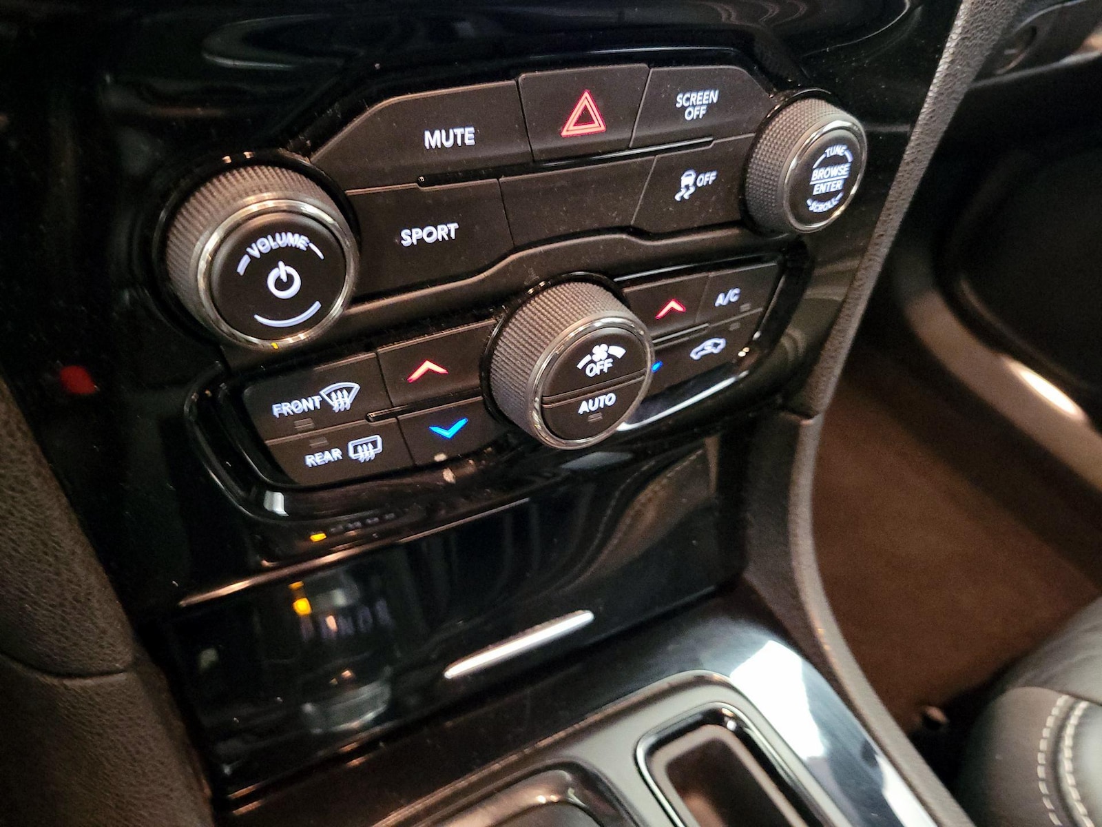 2019 Chrysler 300 S - Photo 18