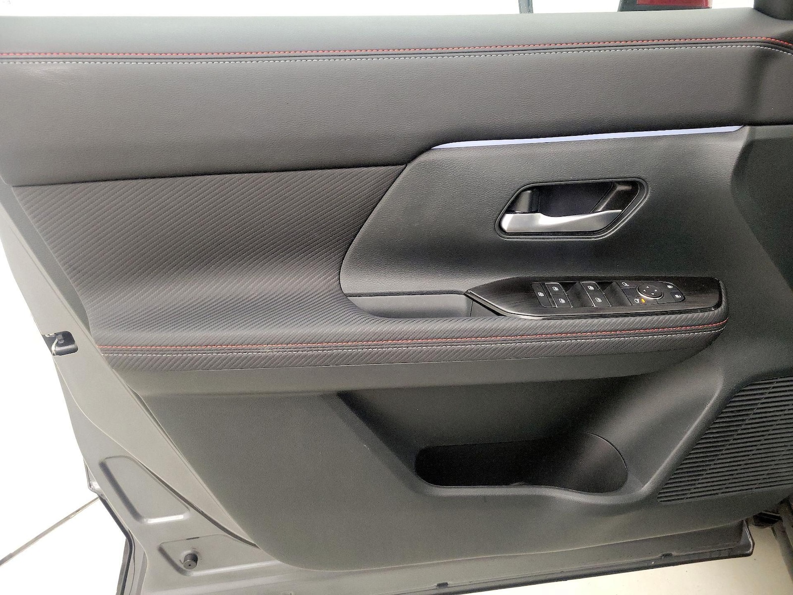2025 Nissan Kicks SR - Photo 13