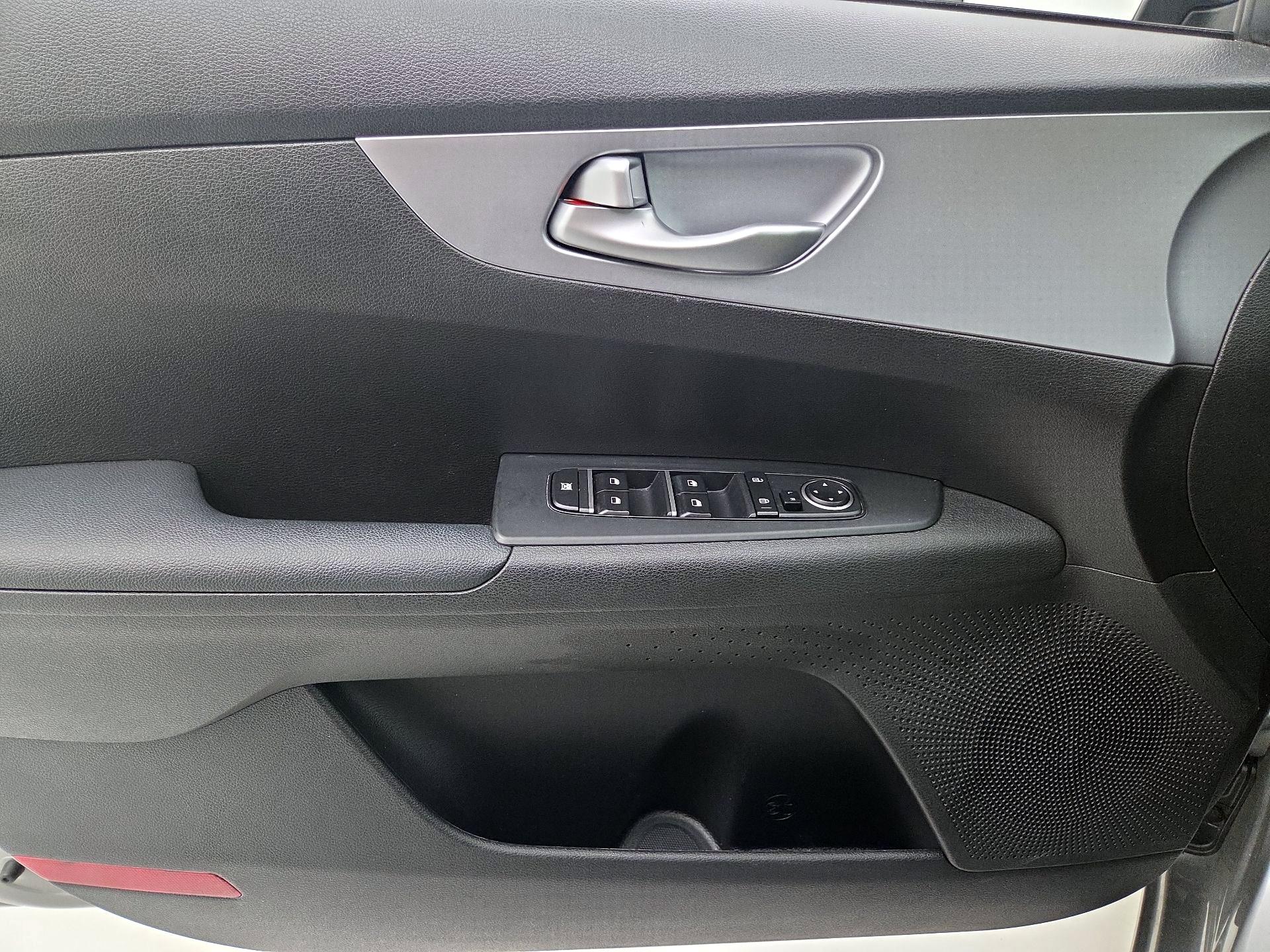 Thumbnail: 2023 Kia Forte - 12