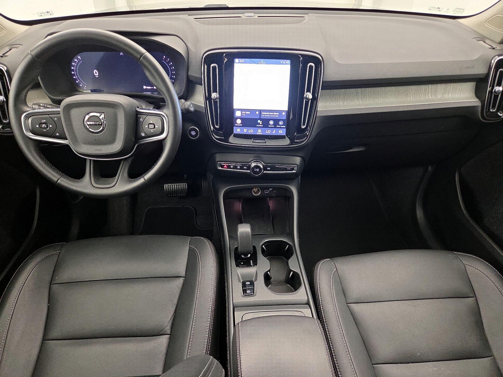 Thumbnail: 2025 Volvo XC40 - 9
