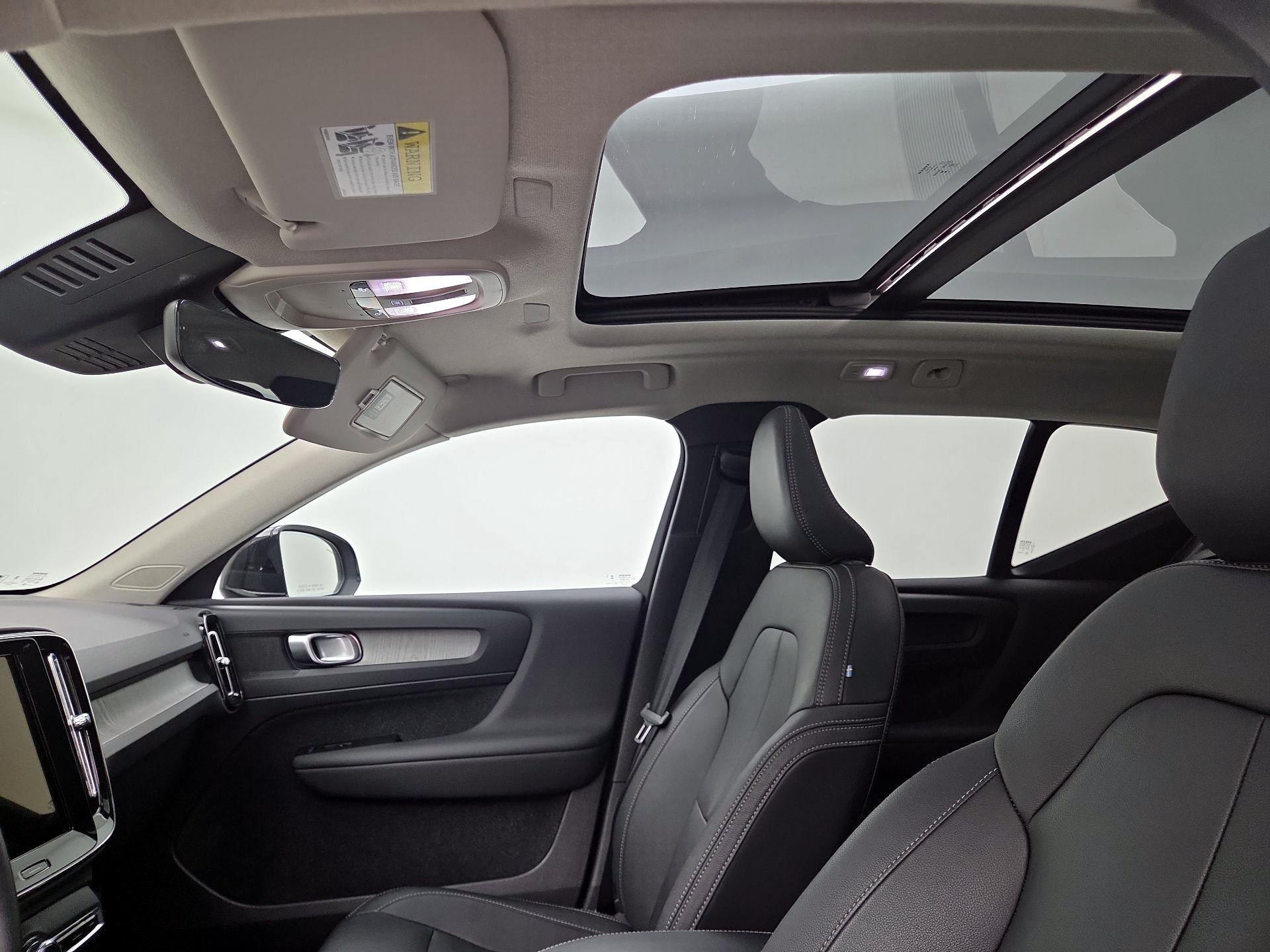 Thumbnail: 2025 Volvo XC40 - 20
