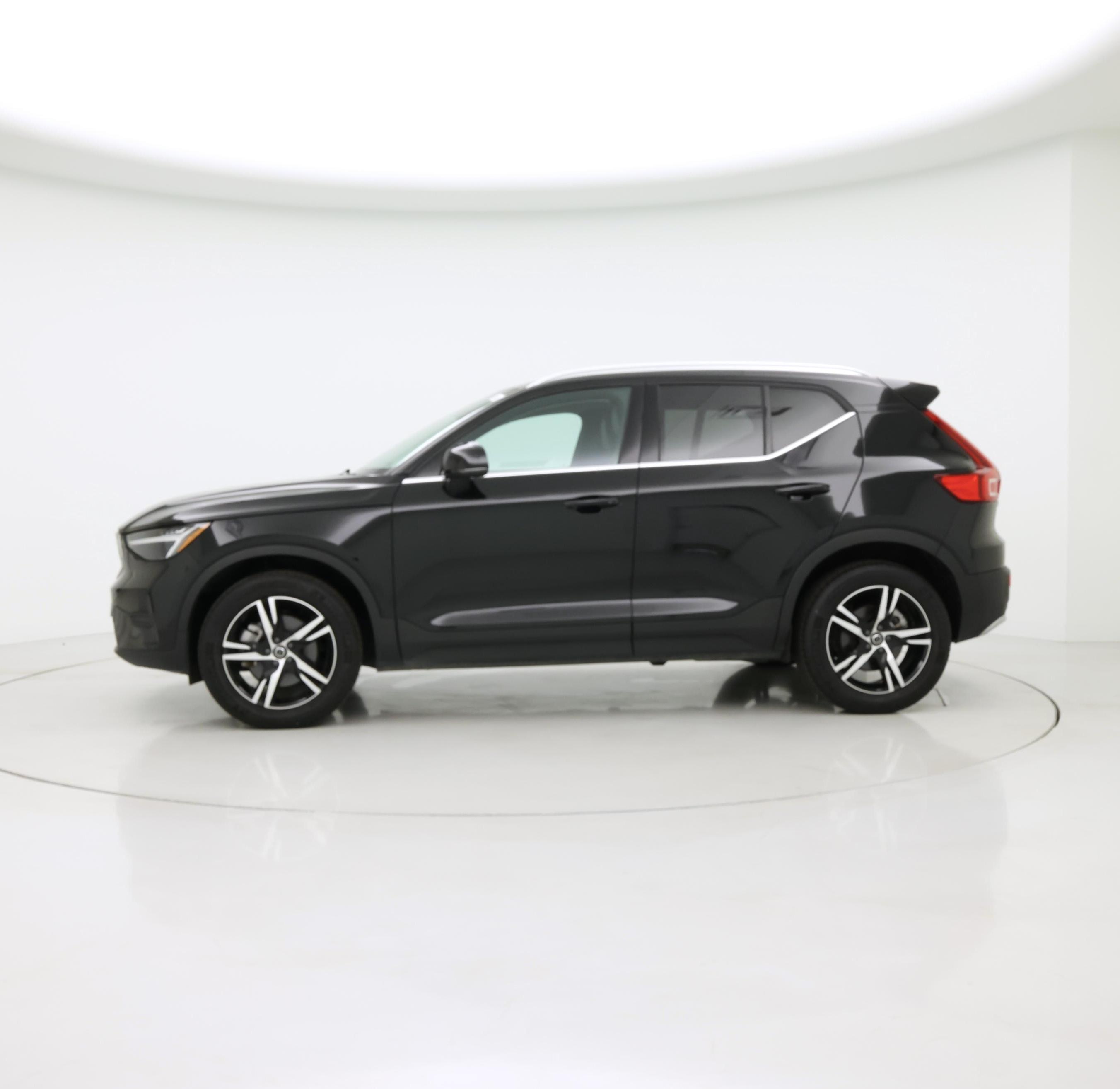 Thumbnail: 2025 Volvo XC40 - 3