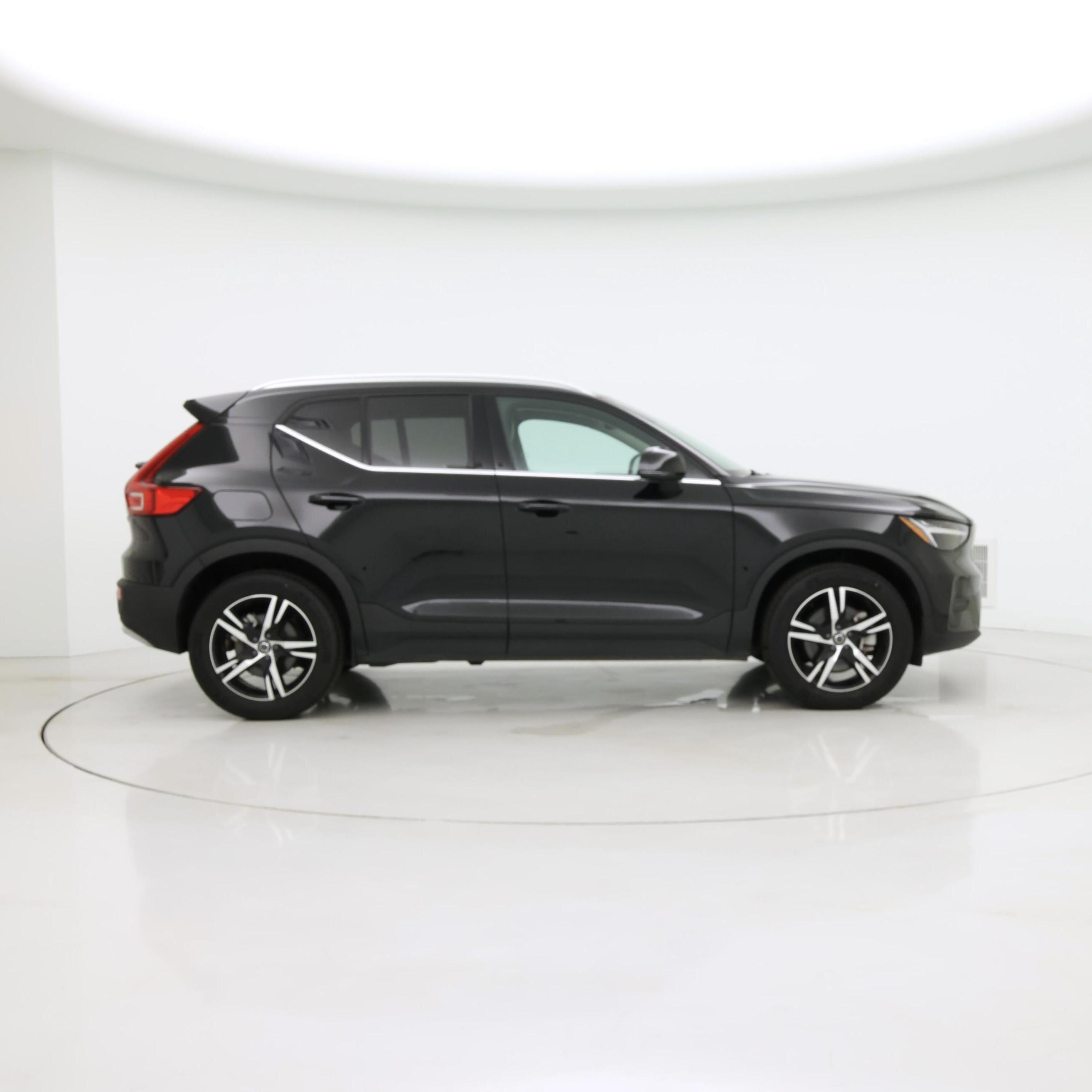 Thumbnail: 2025 Volvo XC40 - 7