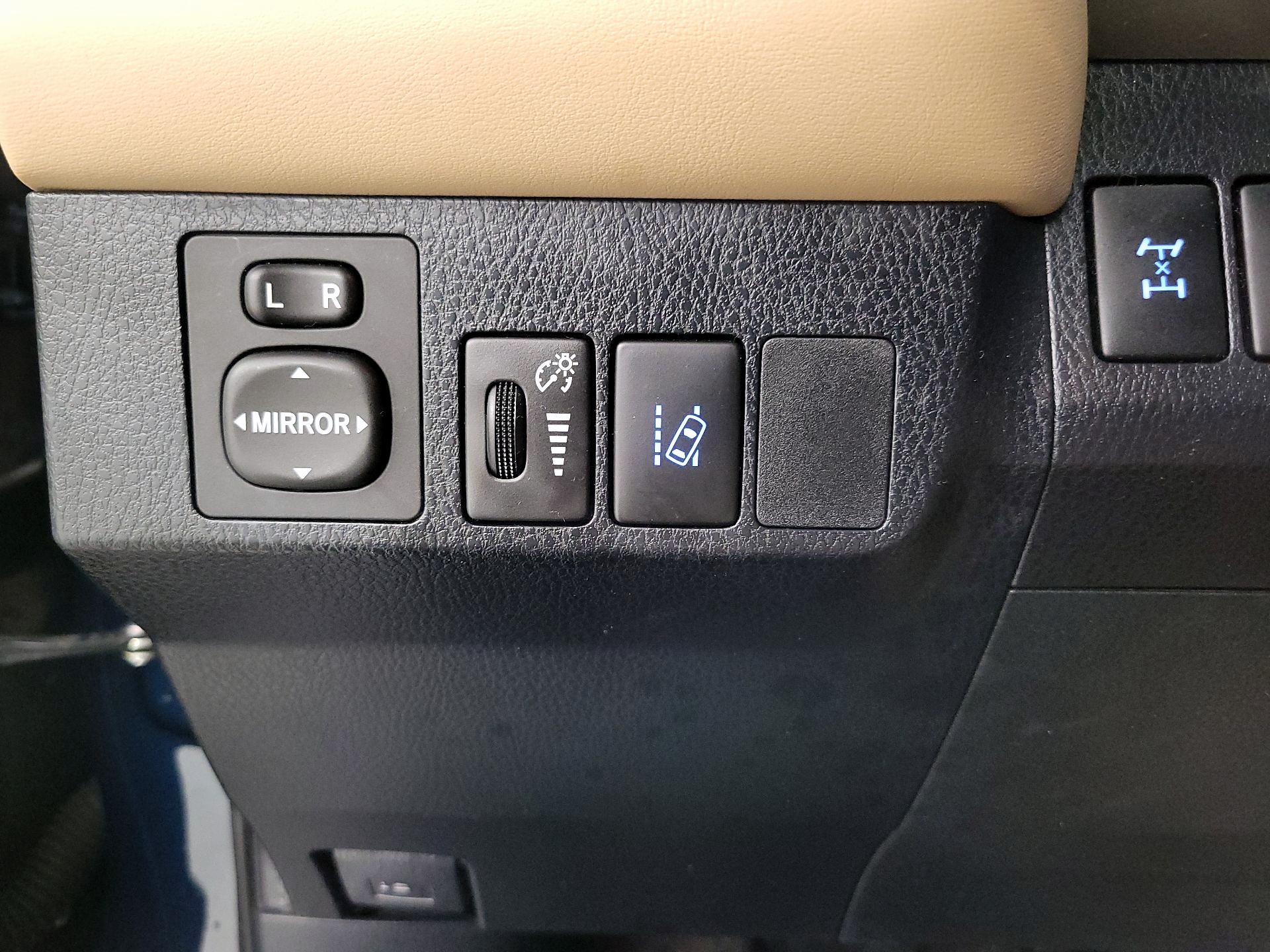 Thumbnail: 2018 Toyota RAV4 - 13