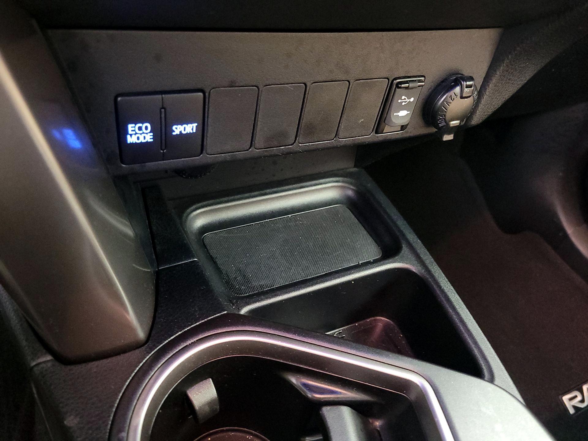Thumbnail: 2018 Toyota RAV4 - 18