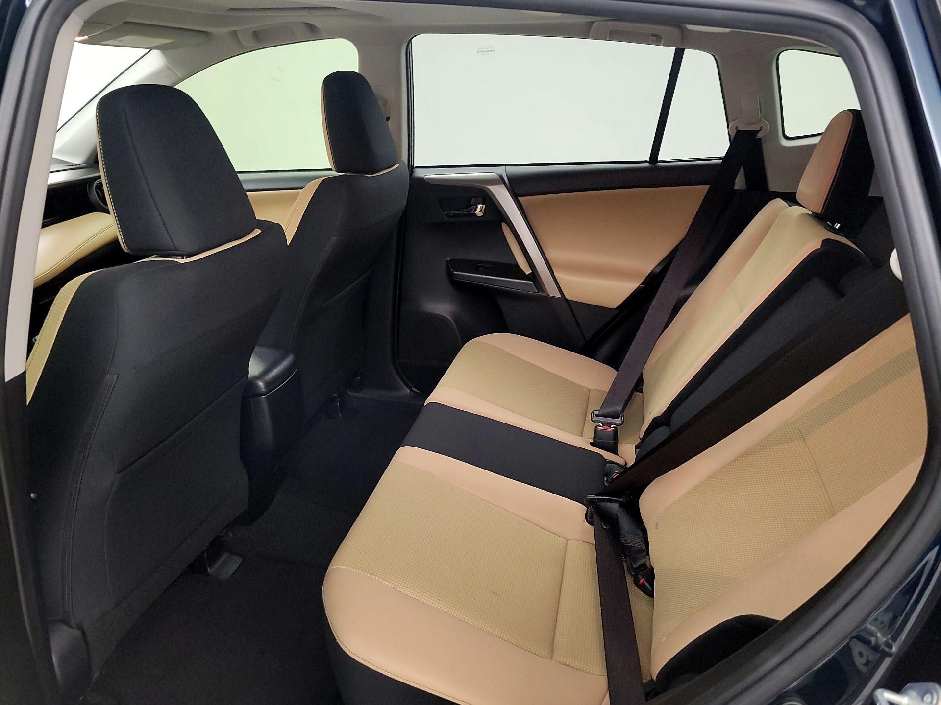 Thumbnail: 2018 Toyota RAV4 - 20