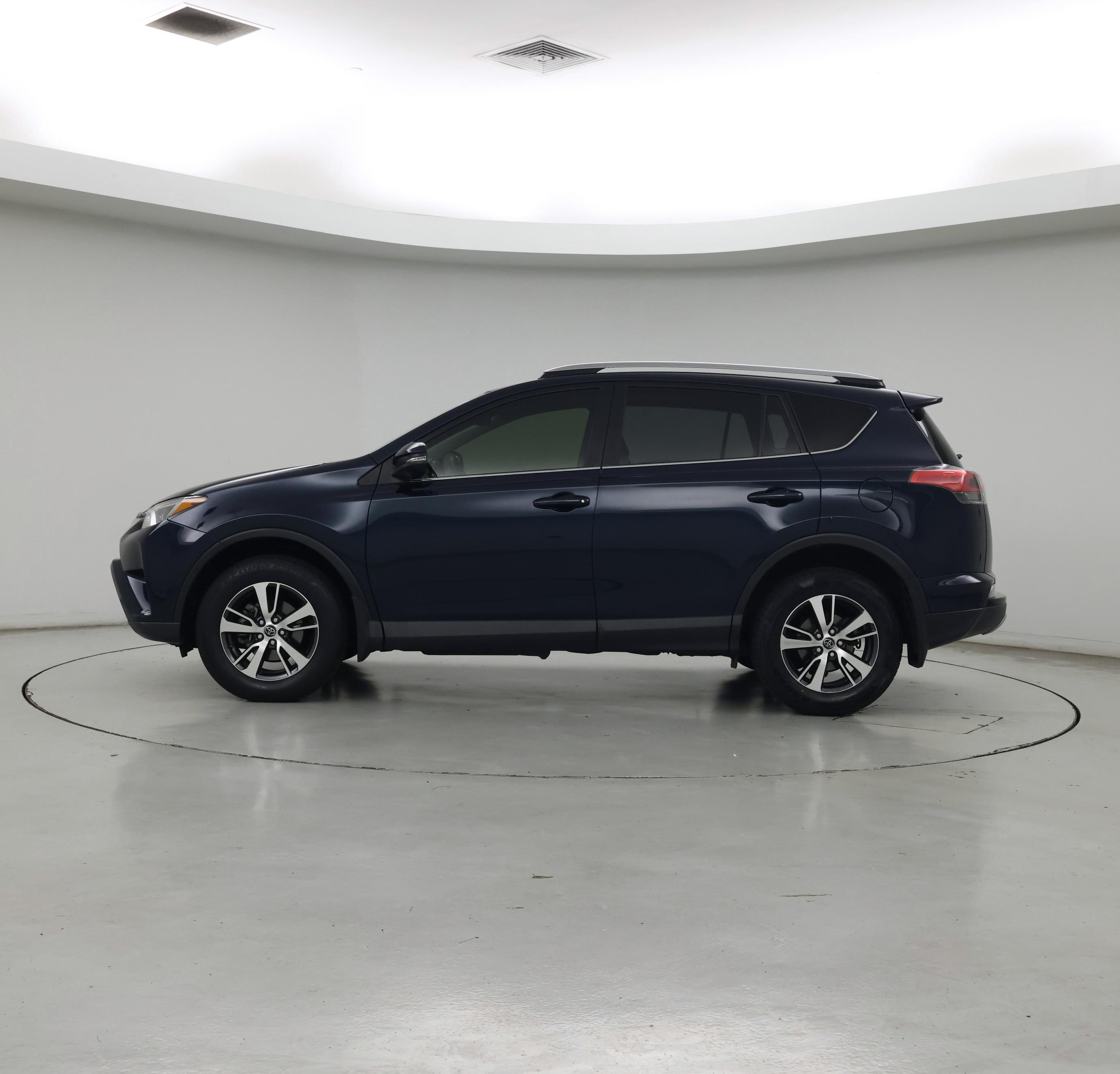 Thumbnail: 2018 Toyota RAV4 - 3