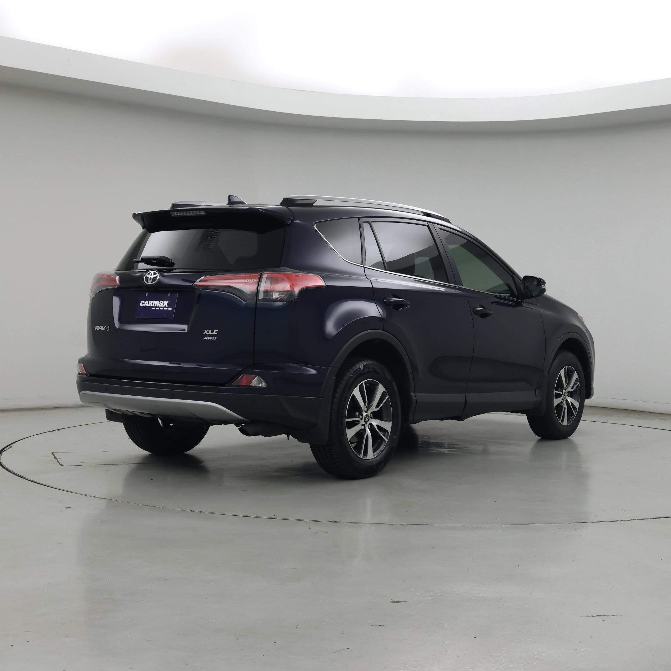 Thumbnail: 2018 Toyota RAV4 - 8