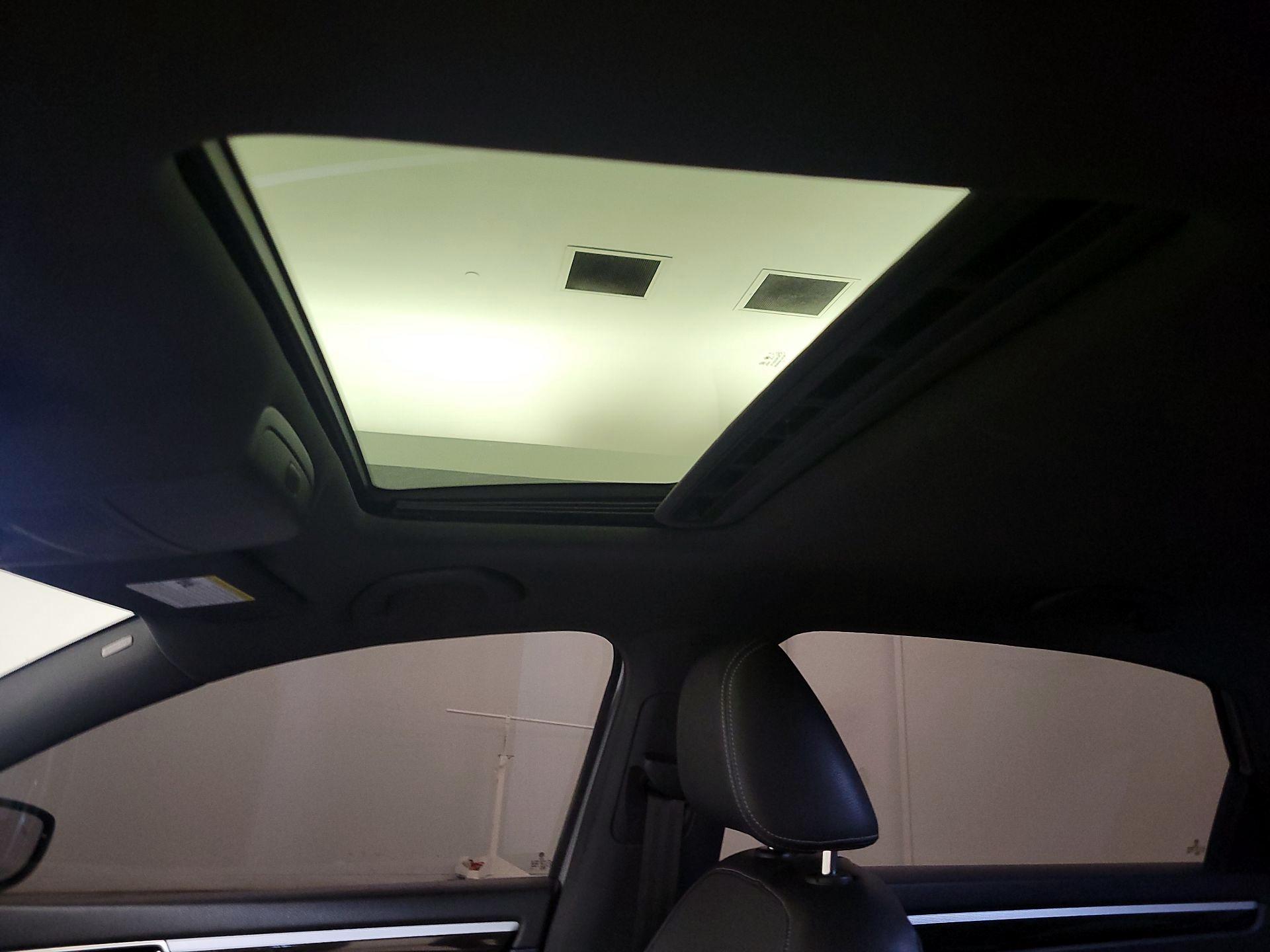 Thumbnail: 2018 Volkswagen Passat - 19