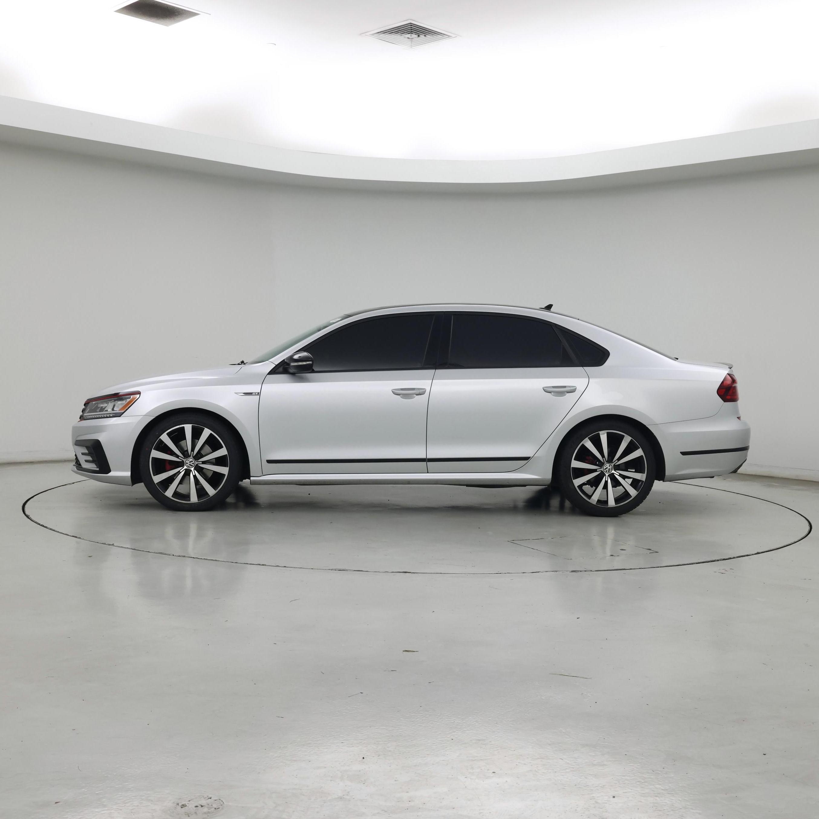 Thumbnail: 2018 Volkswagen Passat - 3
