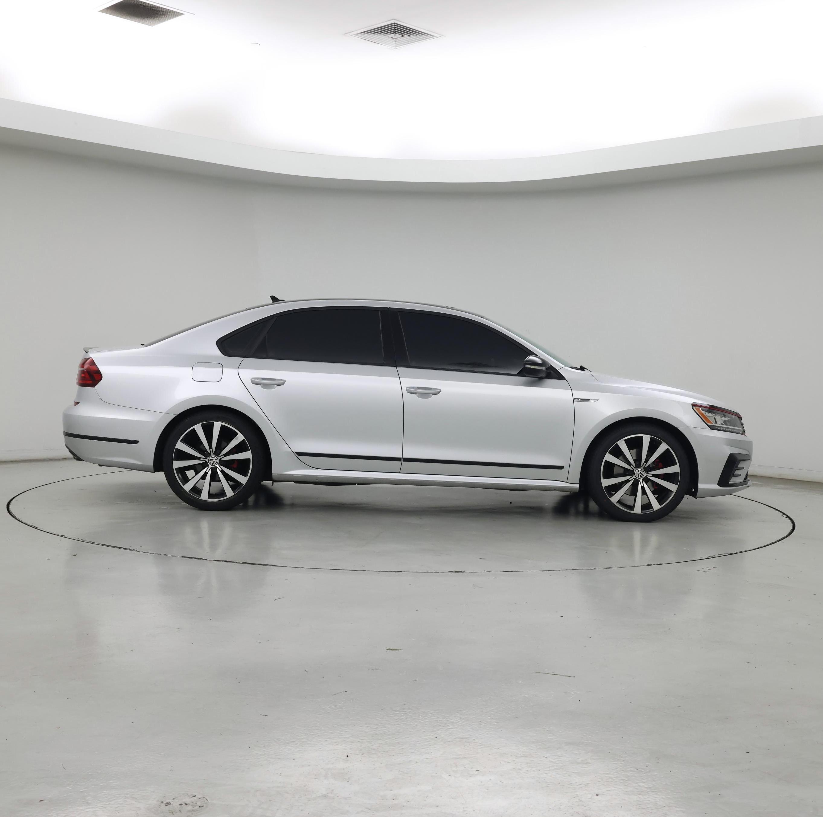 Thumbnail: 2018 Volkswagen Passat - 7