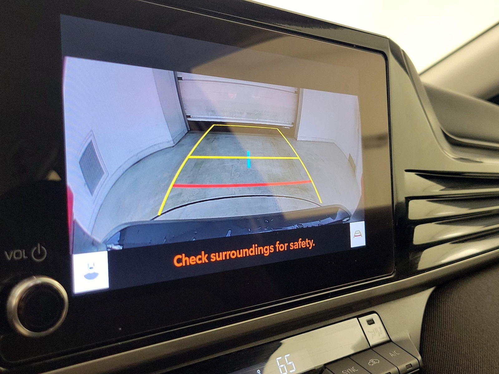 2025 Toyota Camry LE - Photo 15