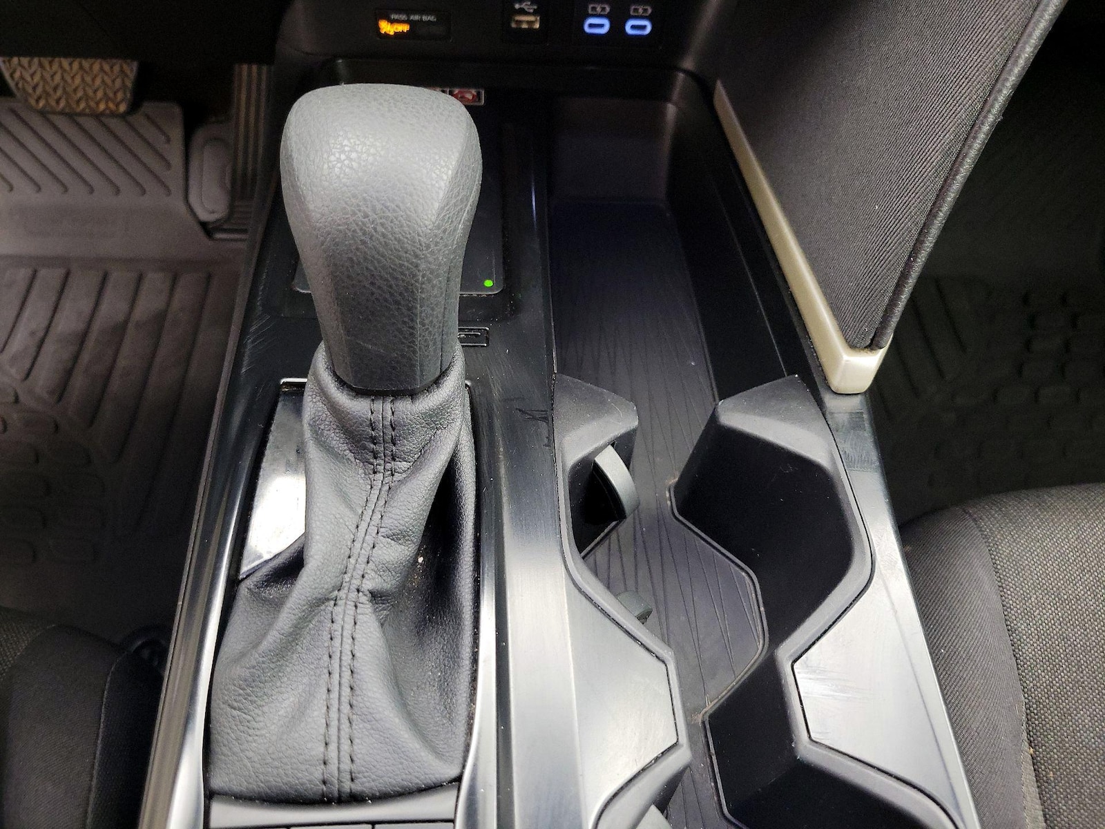 2025 Toyota Camry LE - Photo 18
