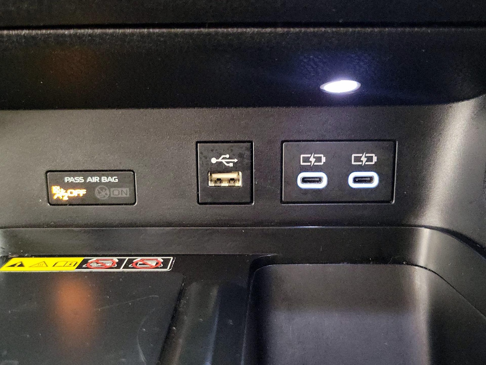 2025 Toyota Camry LE - Photo 19