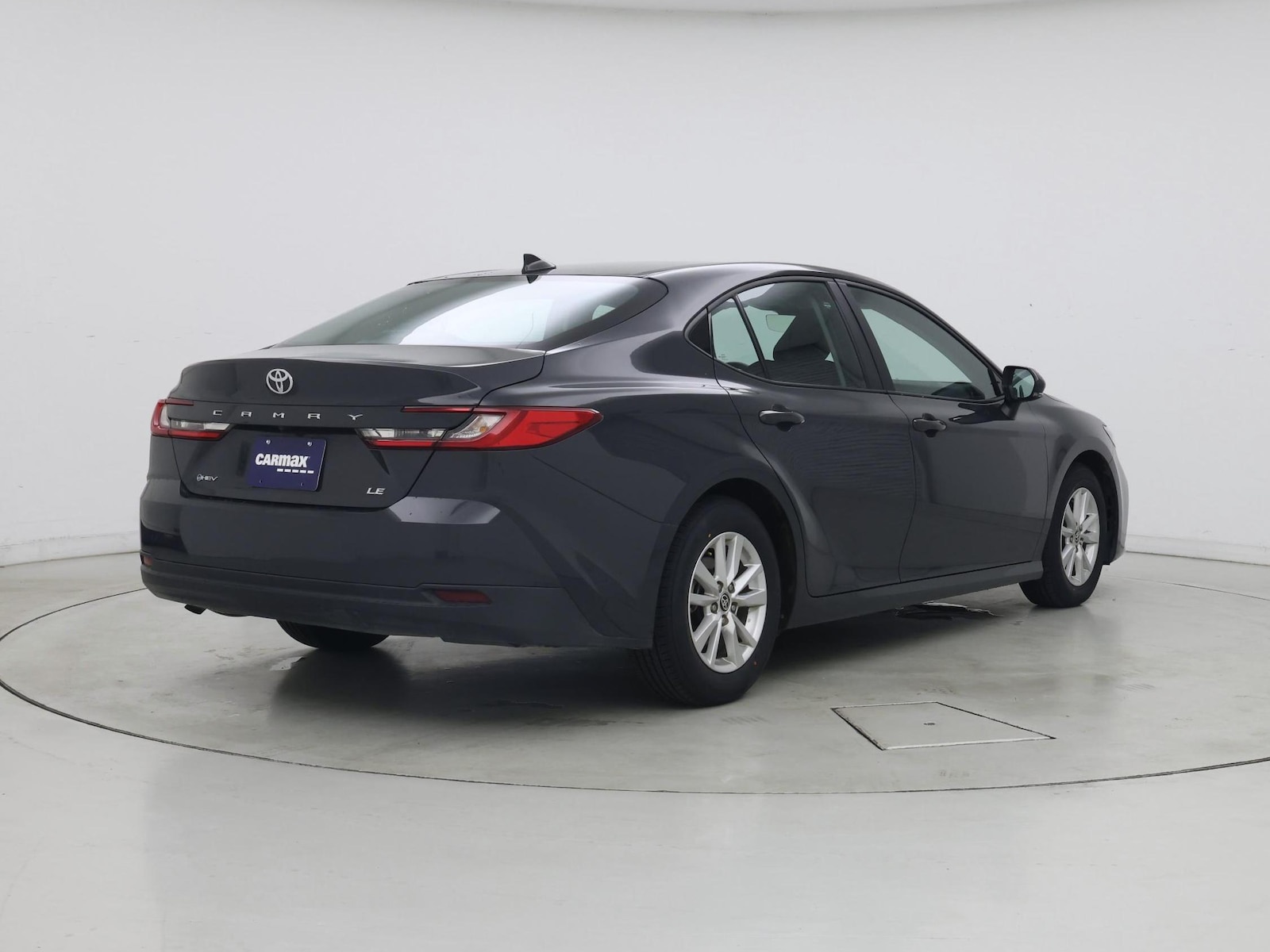 2025 Toyota Camry LE - Photo 9