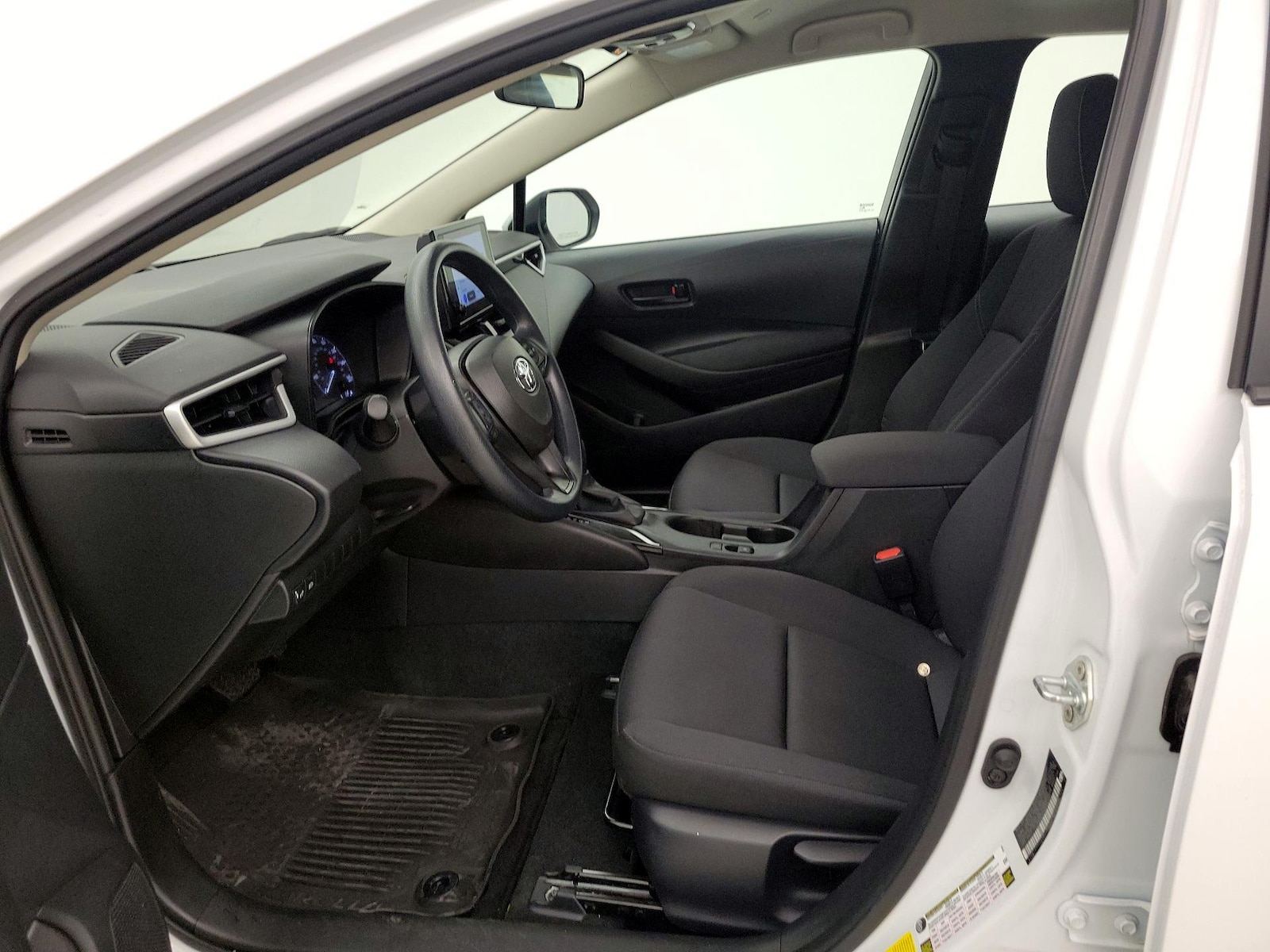 2024 Toyota Corolla LE - Photo 12