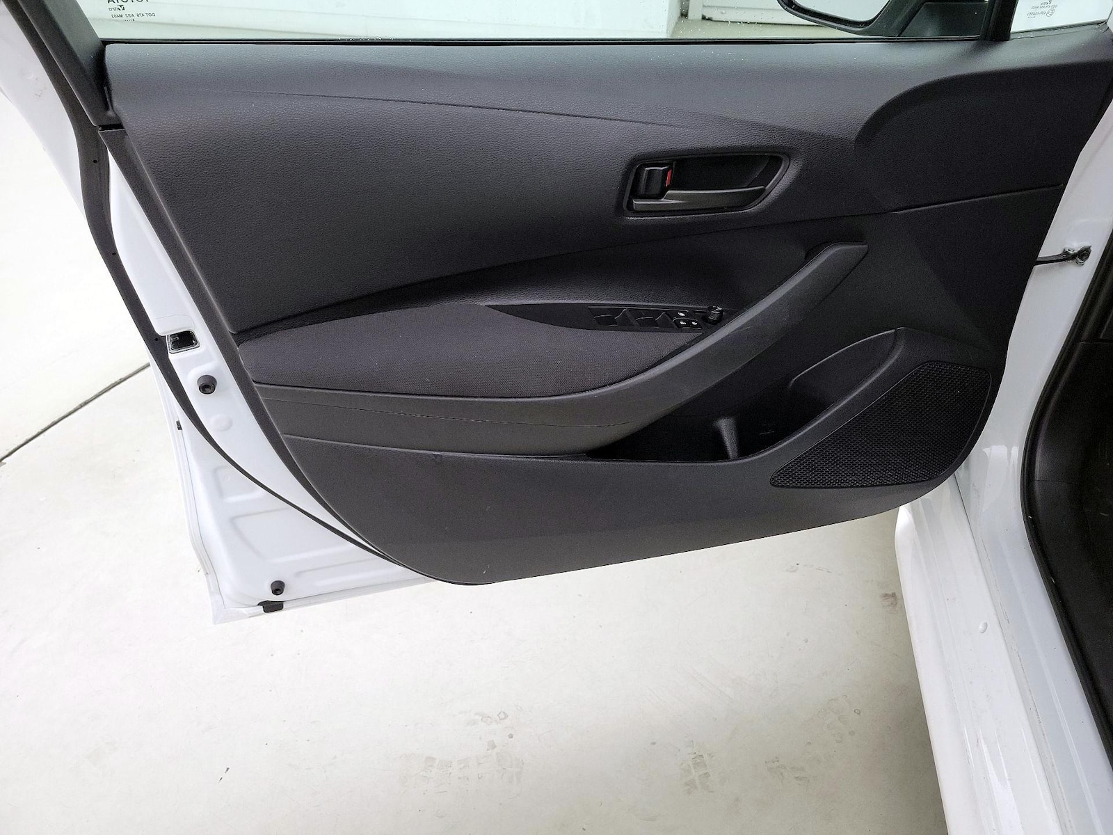 2024 Toyota Corolla LE - Photo 13