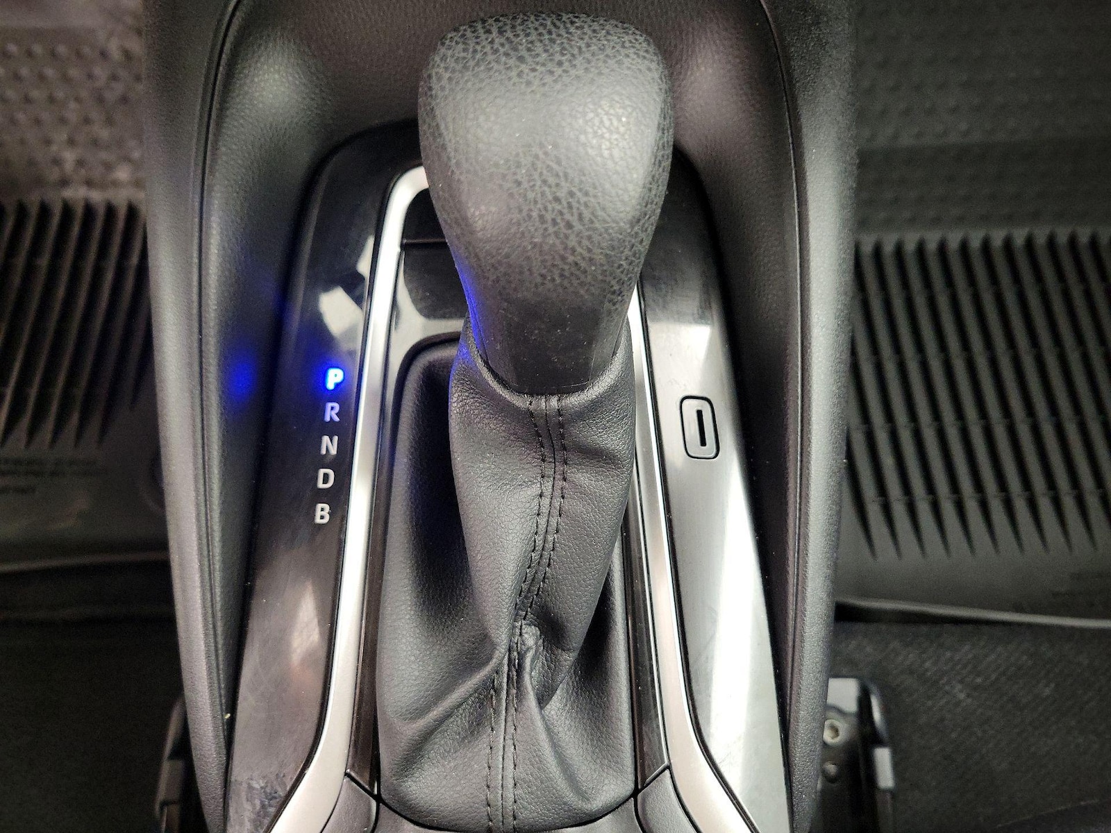 2024 Toyota Corolla LE - Photo 18