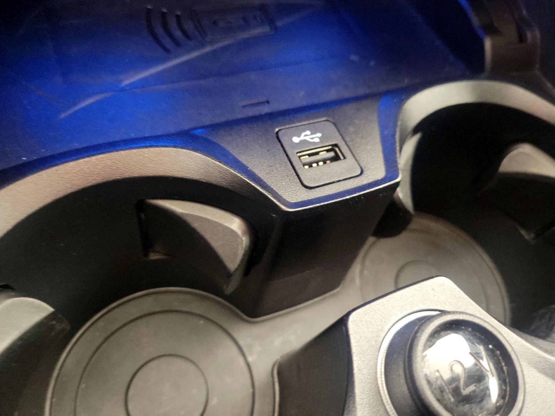Thumbnail: 2023 BMW i4 - 19
