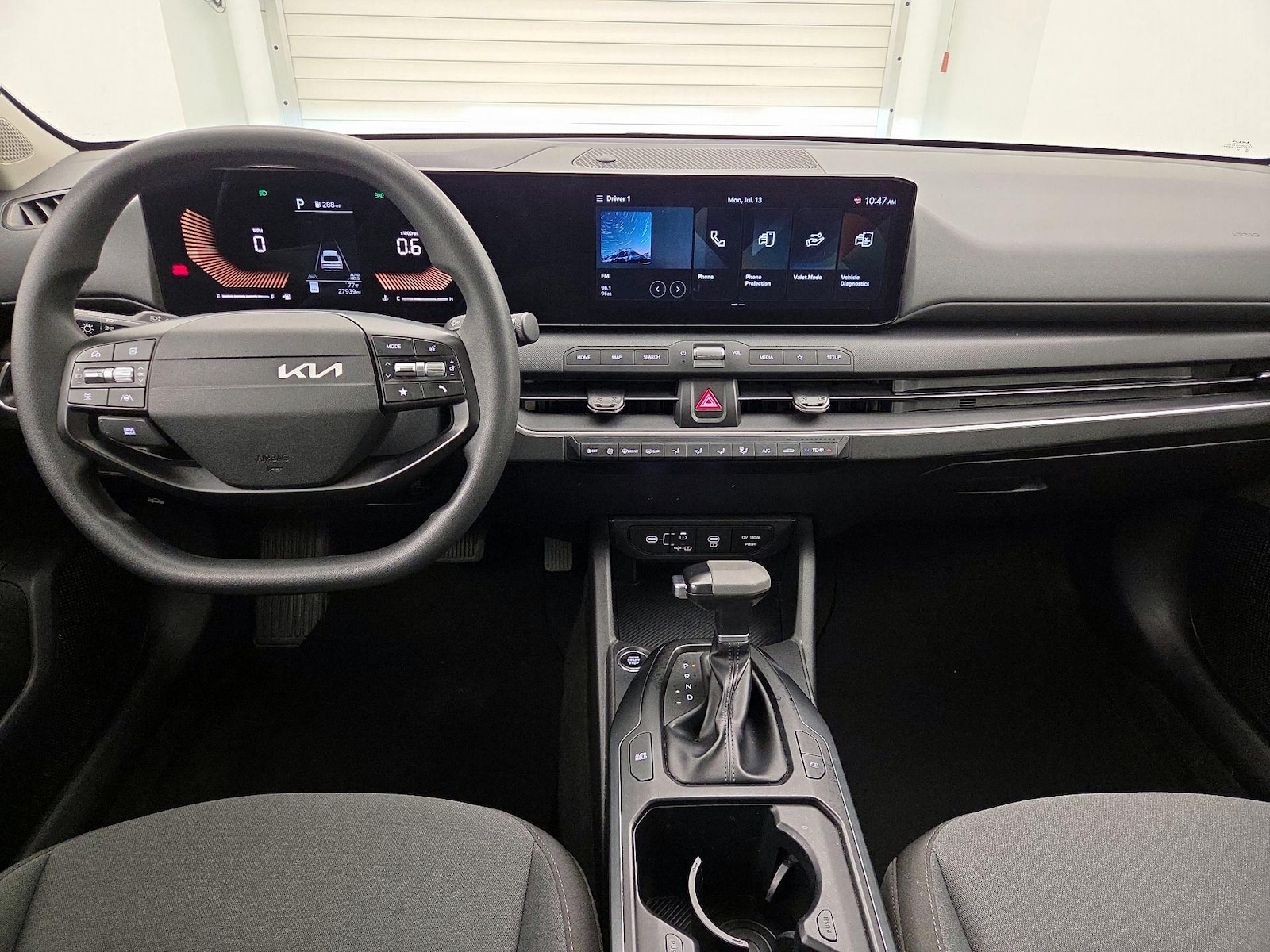 2025 Kia K4 LXS - Photo 10