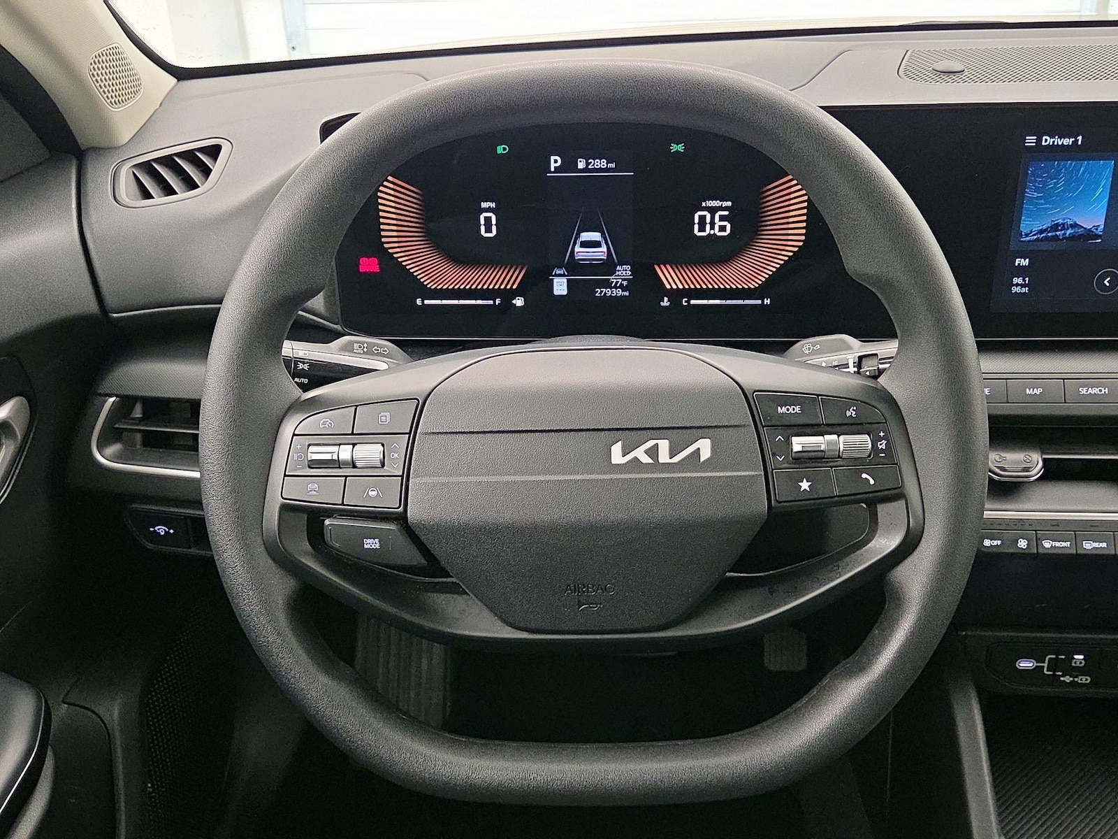 2025 Kia K4 LXS - Photo 11