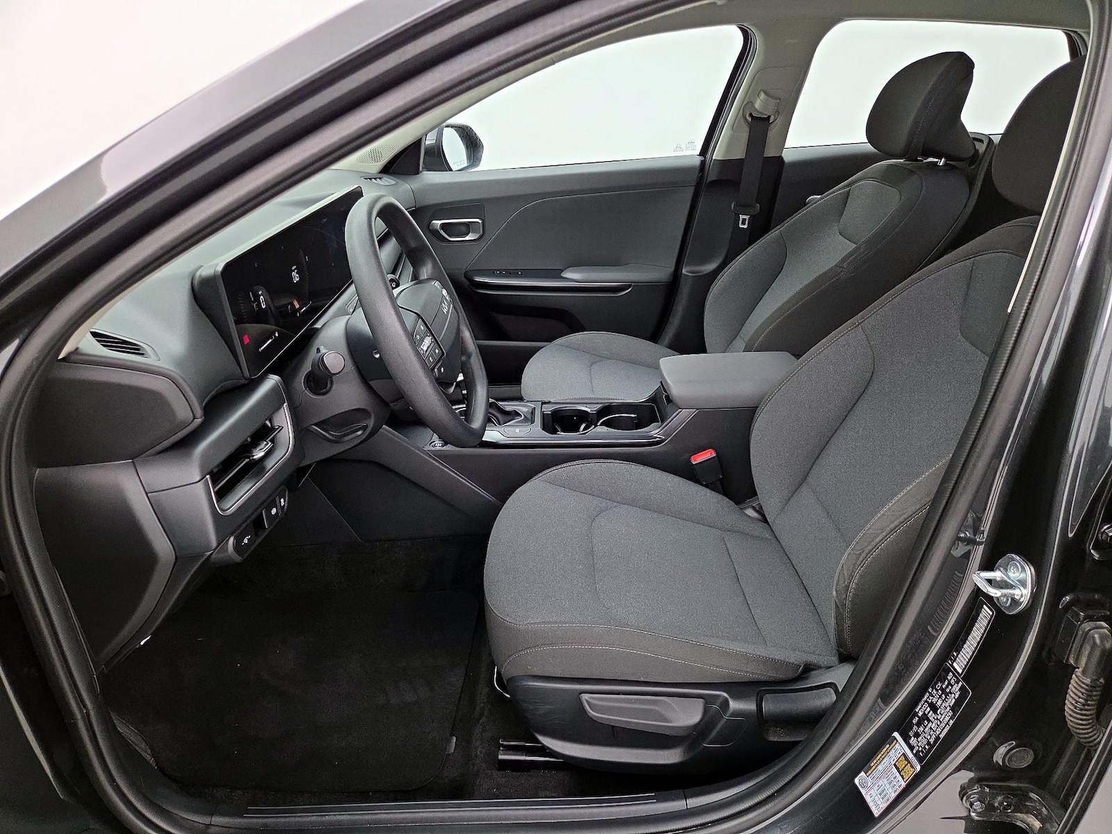 2025 Kia K4 LXS - Photo 12