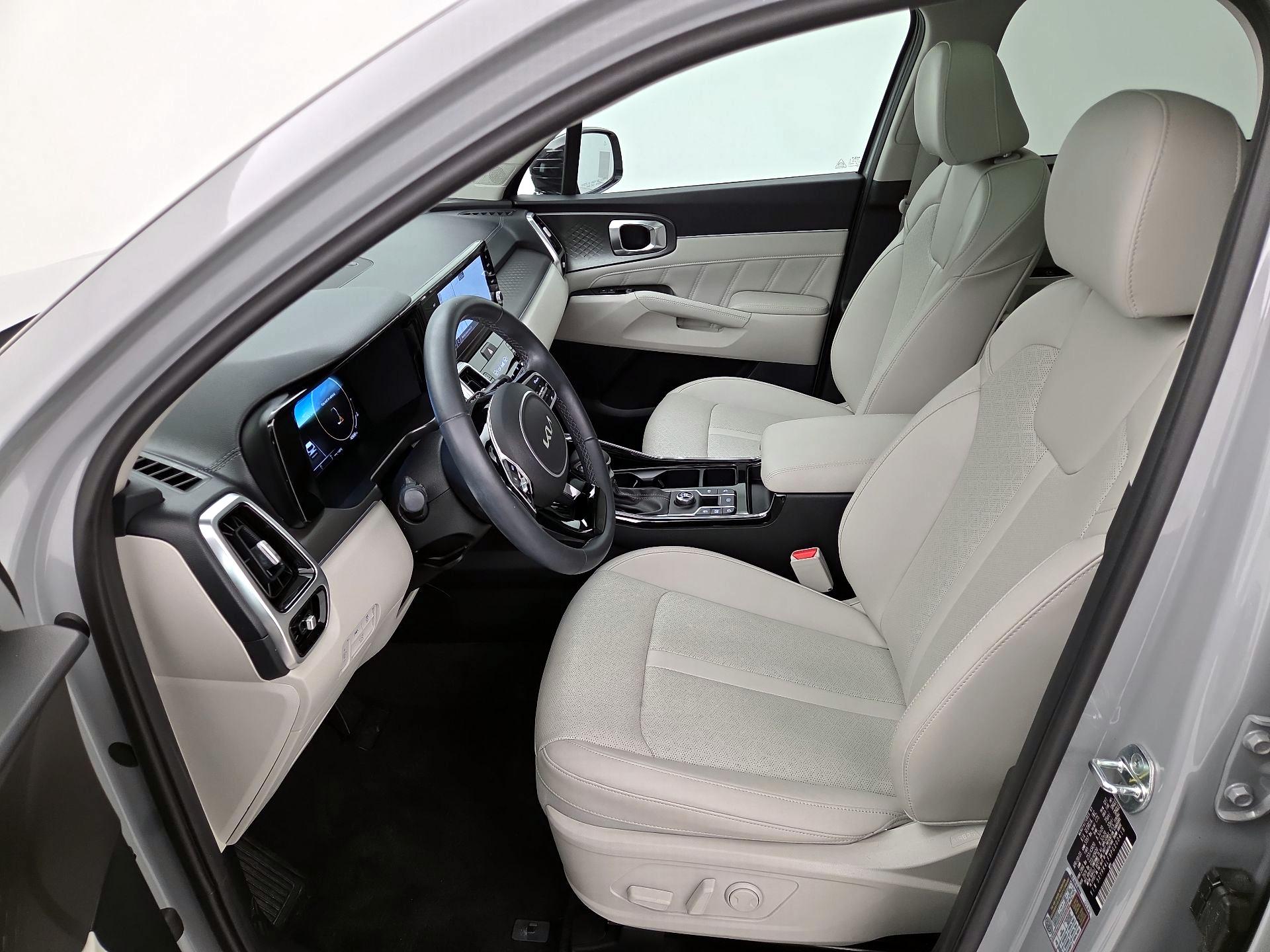 Thumbnail: 2023 Kia Sorento - 11