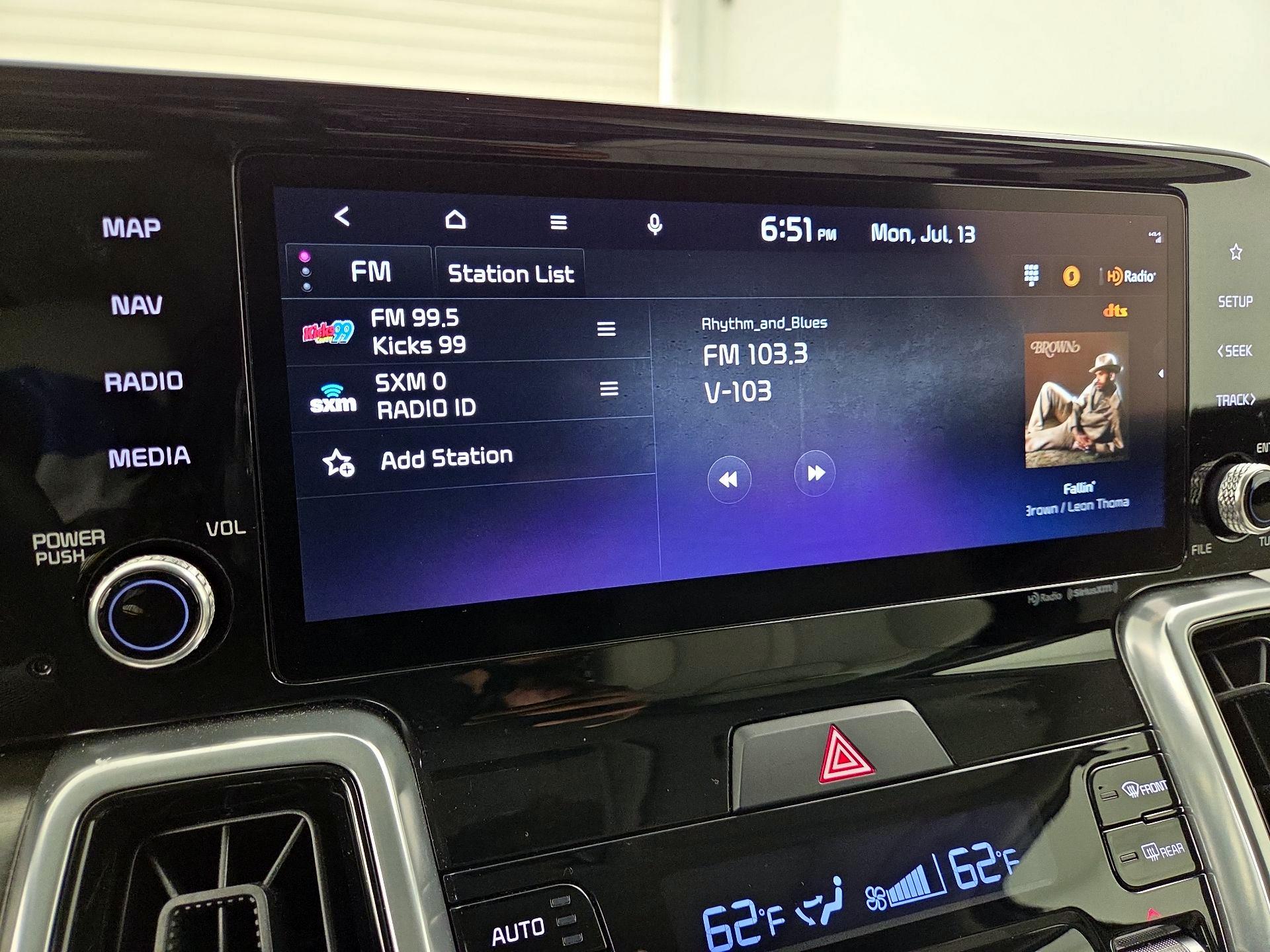 Thumbnail: 2023 Kia Sorento - 16