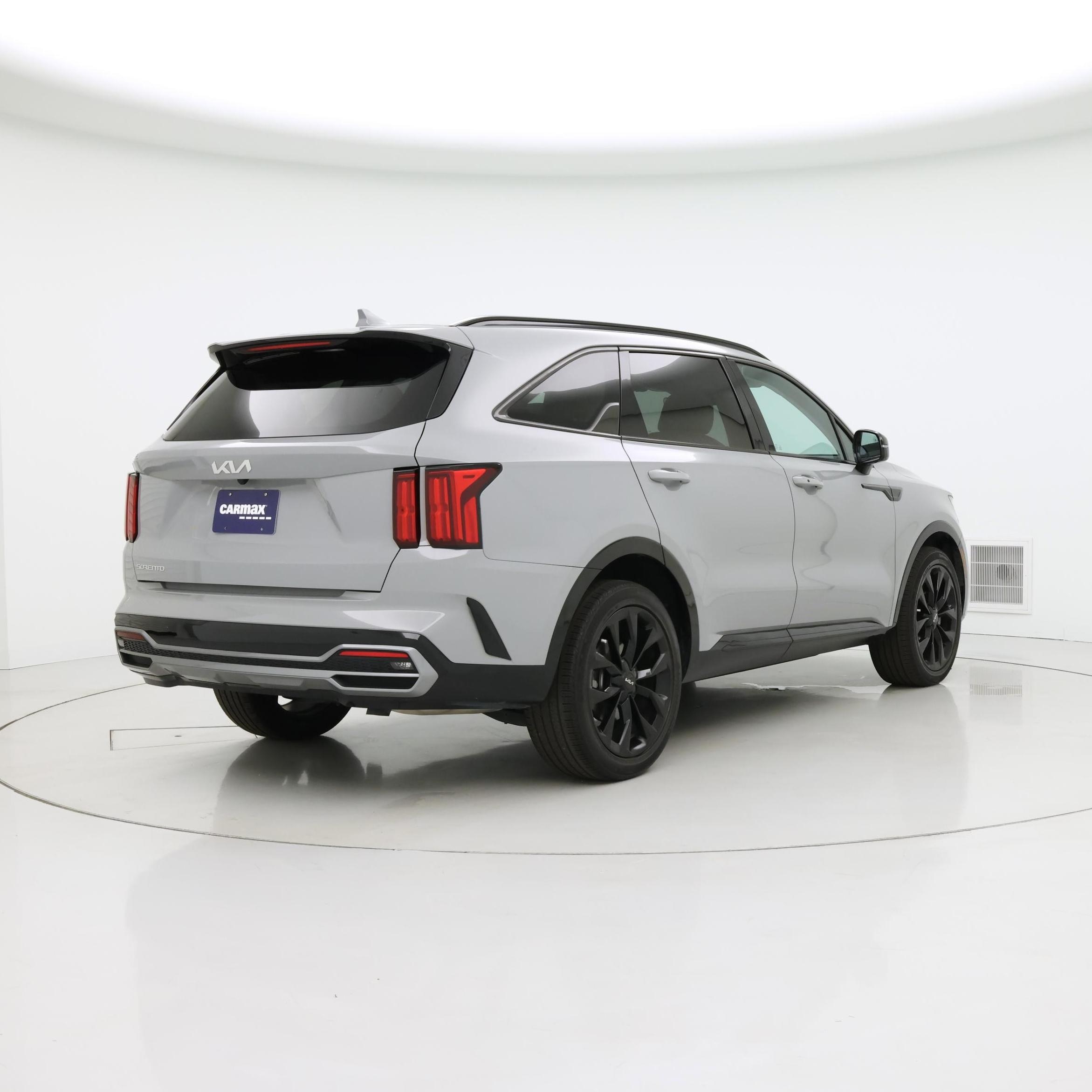 Thumbnail: 2023 Kia Sorento - 8