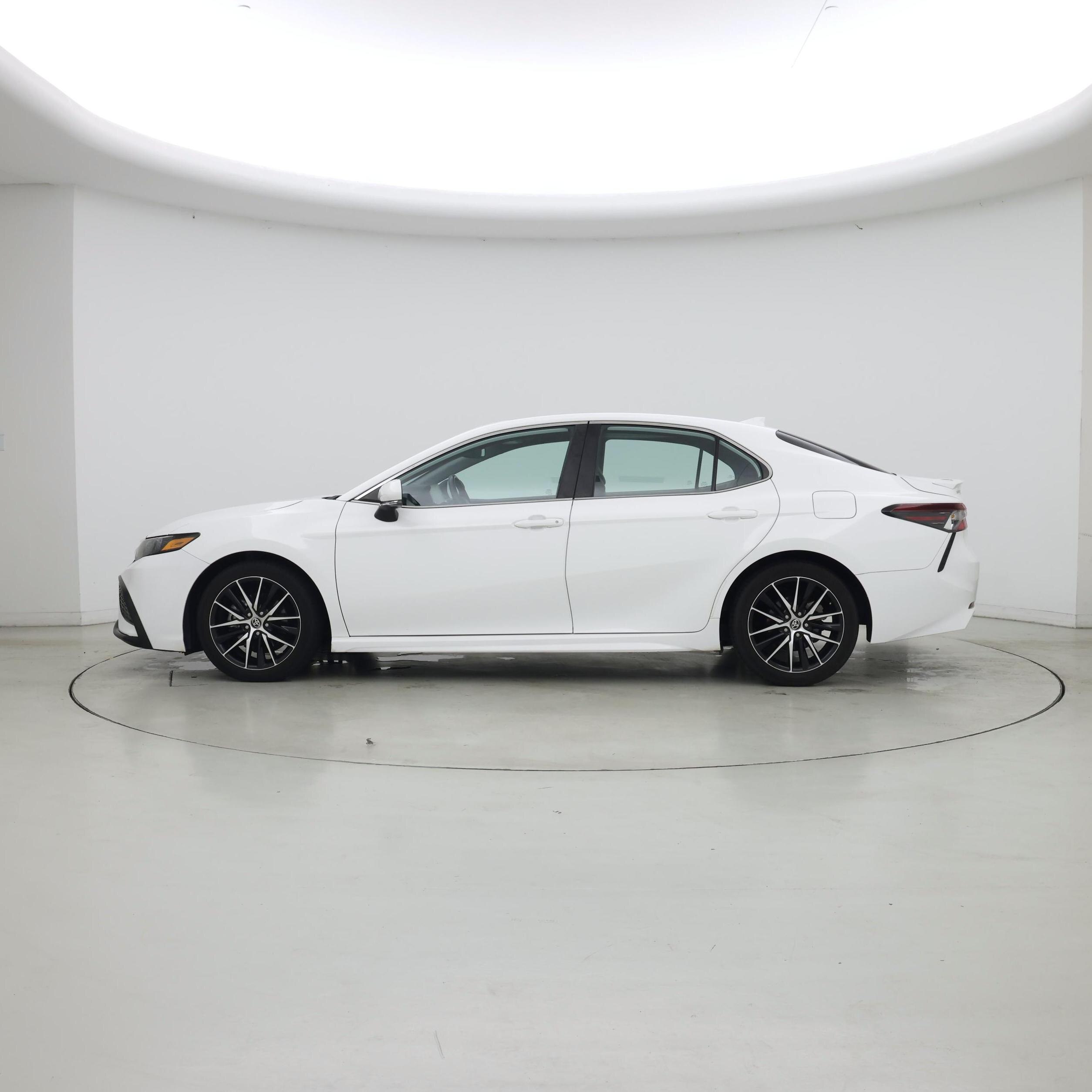 Thumbnail: 2022 Toyota Camry - 3