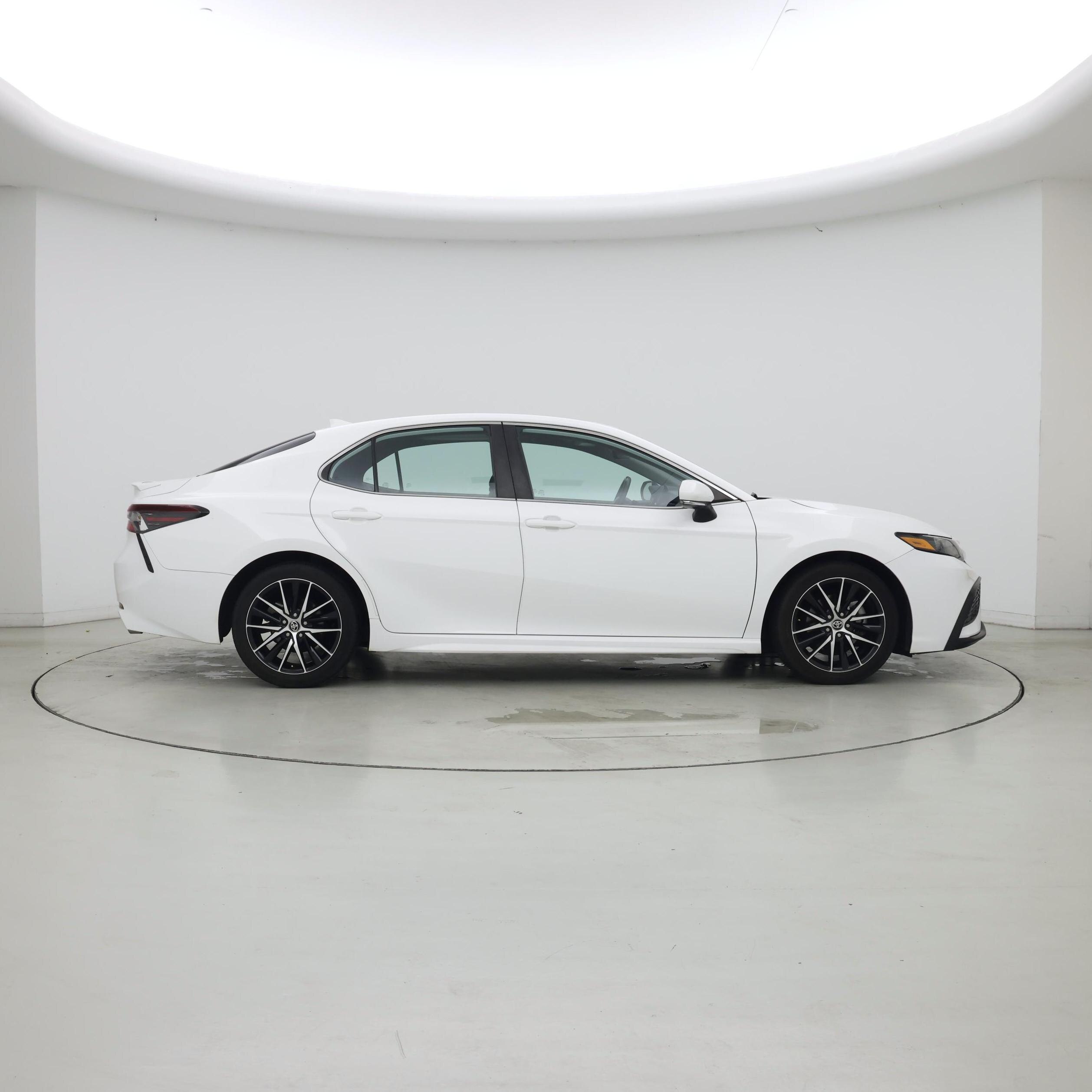 Thumbnail: 2022 Toyota Camry - 7
