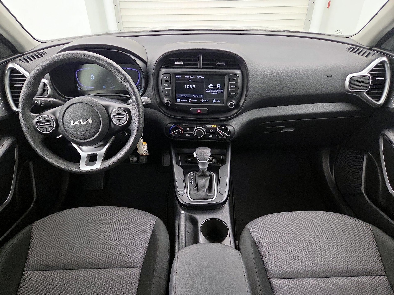 2025 Kia Soul LX - Photo 10