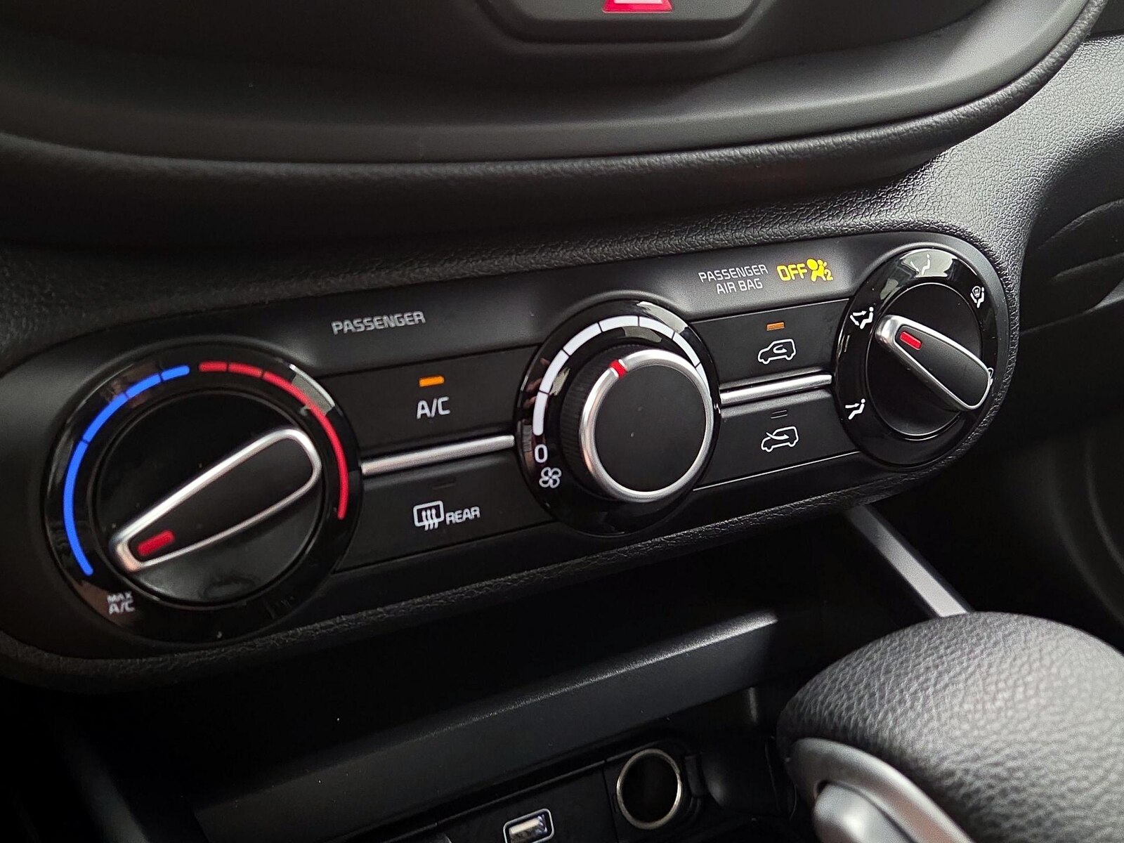2025 Kia Soul LX - Photo 17