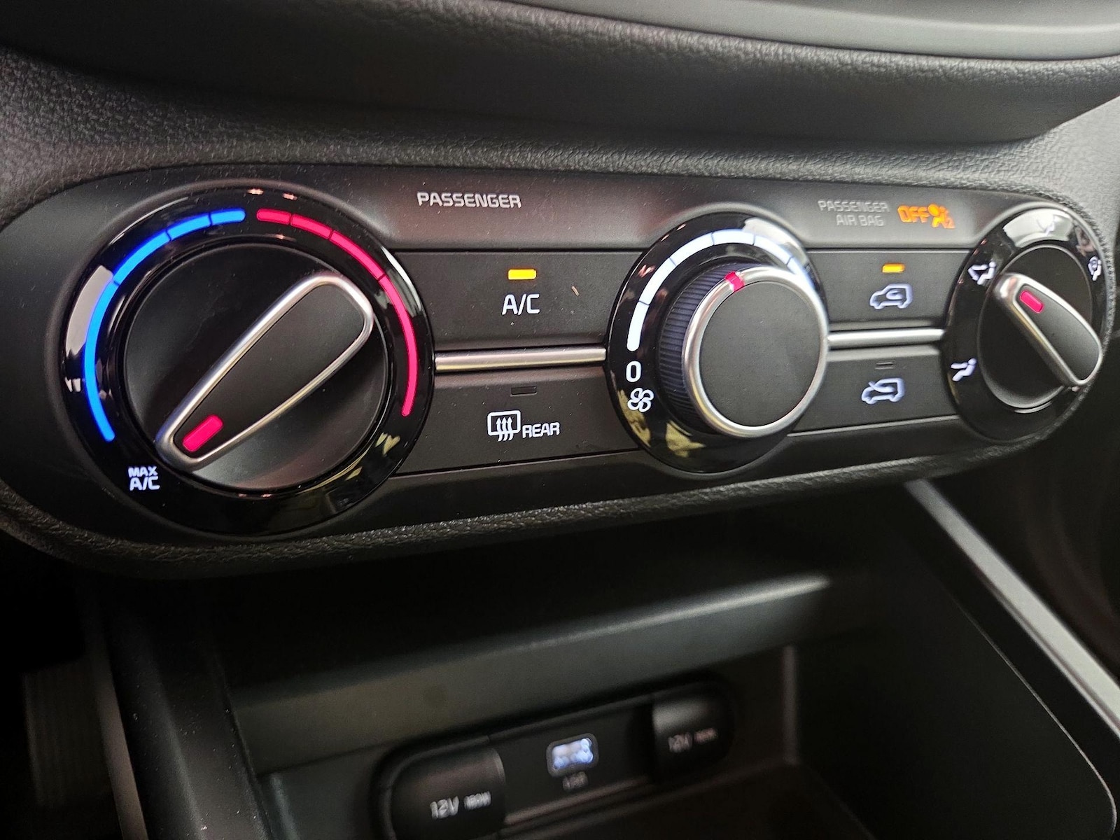 2025 Kia Soul LX - Photo 17